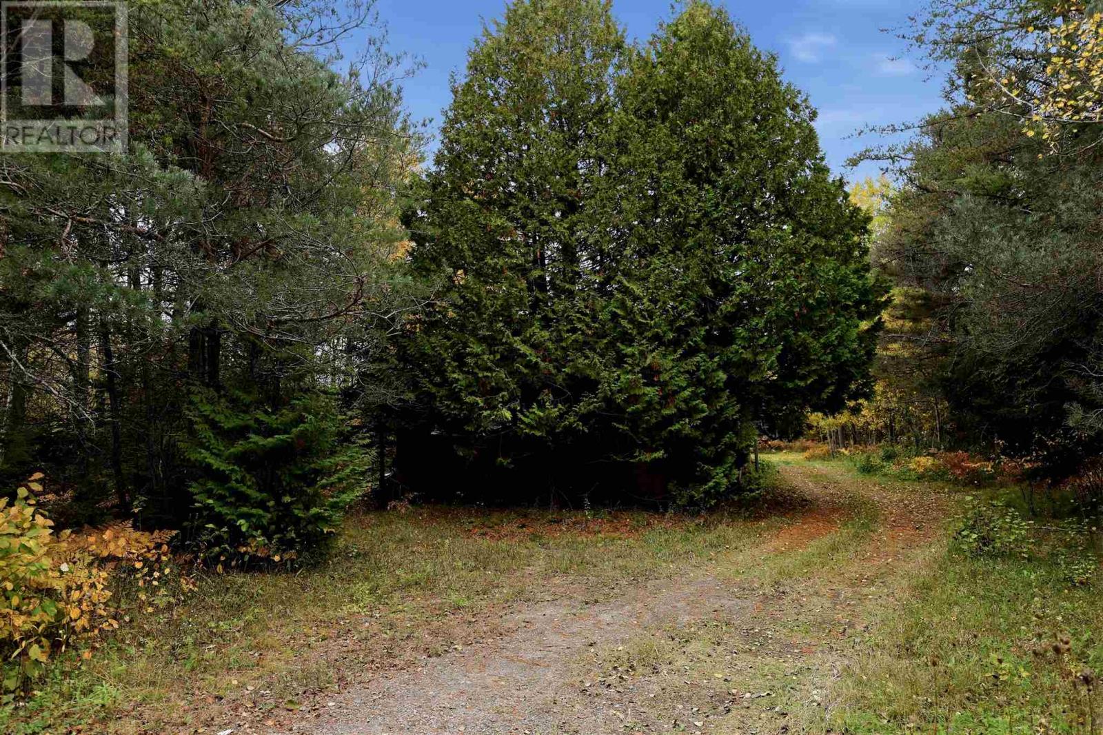 2594 Base Lin, Sault Ste. Marie, Ontario  P6A 5K6 - Photo 2 - SM262932