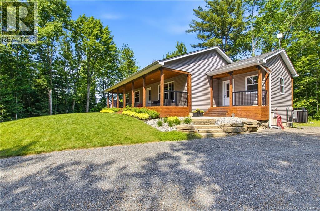 30 Loyalist Lane, Upper Kingsclear, New Brunswick  E3E 0C3 - Photo 2 - NB149922