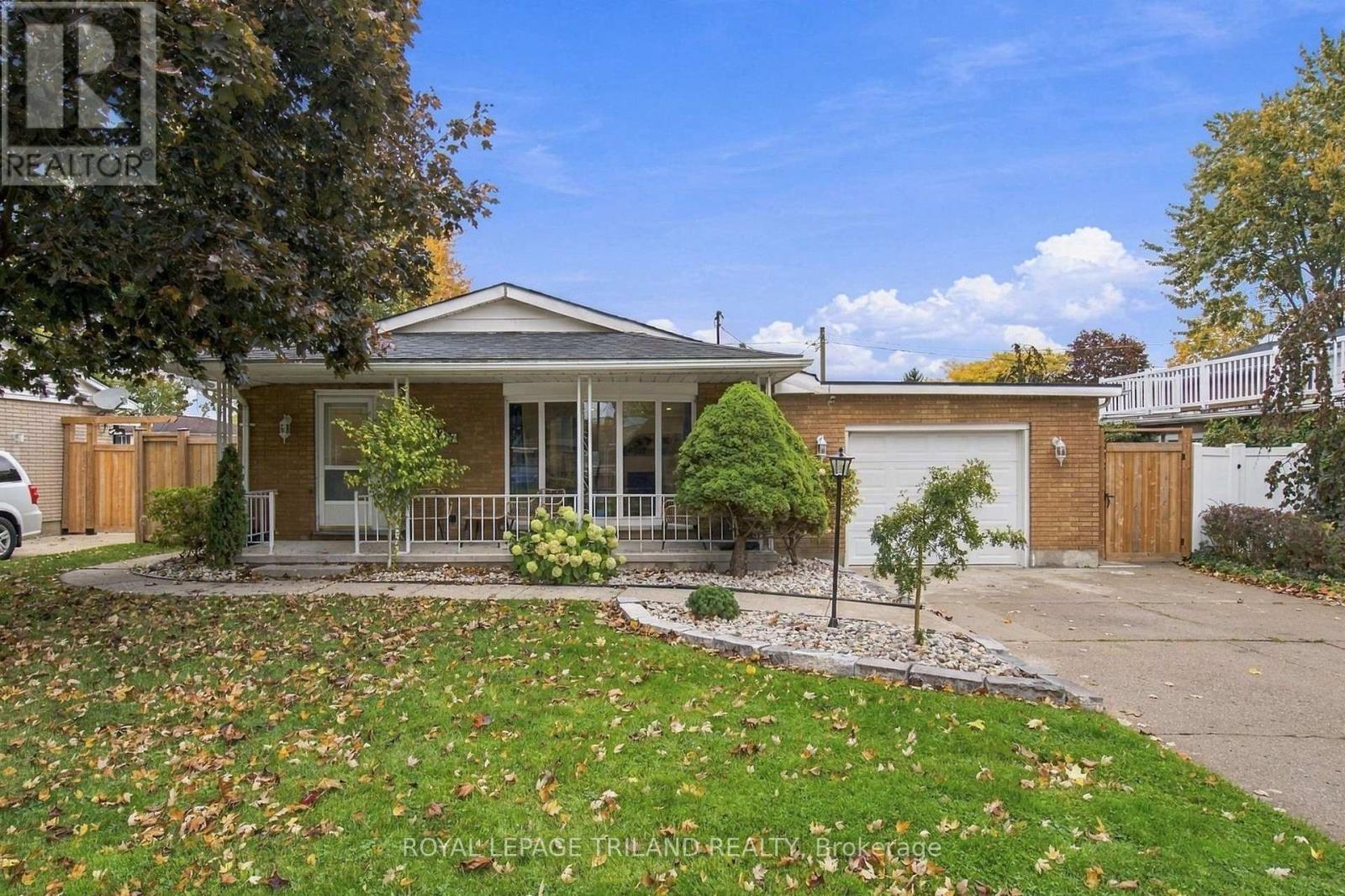 Upper - 27 Aldborough Avenue, St. Thomas, Ontario  N5R 4S8 - Photo 22 - X14097910