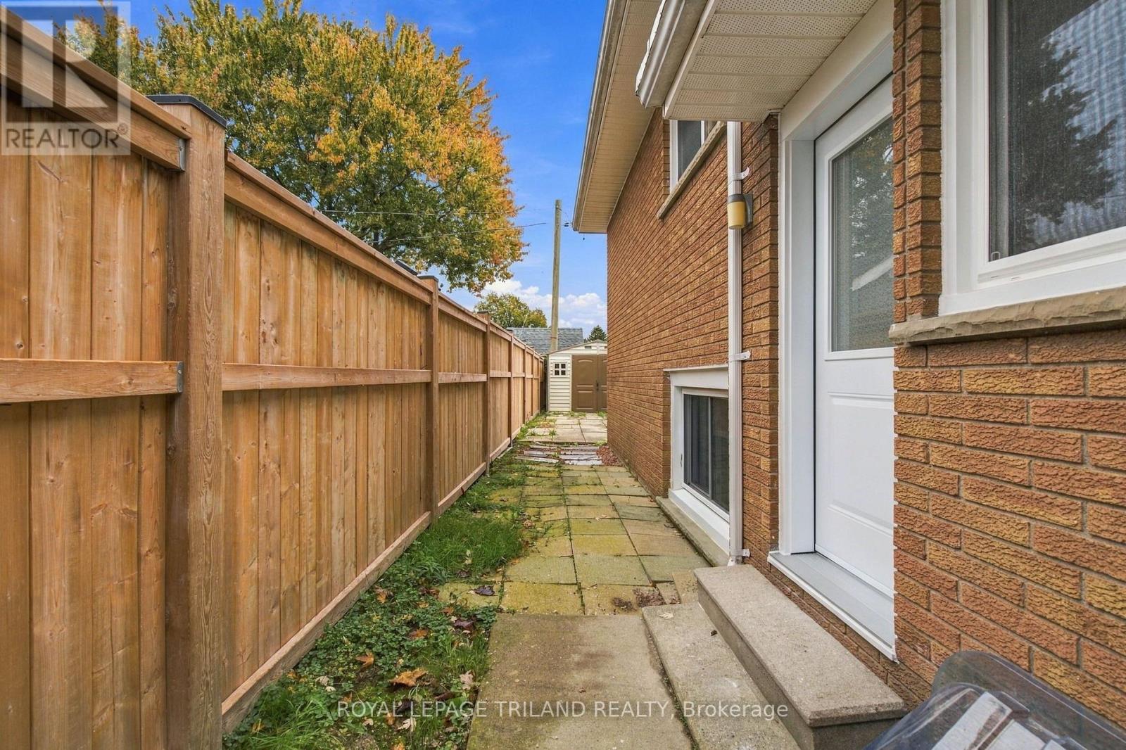 Upper - 27 Aldborough Avenue, St. Thomas, Ontario  N5R 4S8 - Photo 26 - X14097910