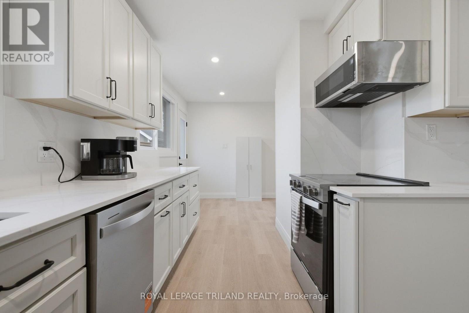 Upper - 27 Aldborough Avenue, St. Thomas, Ontario  N5R 4S8 - Photo 3 - X14097910