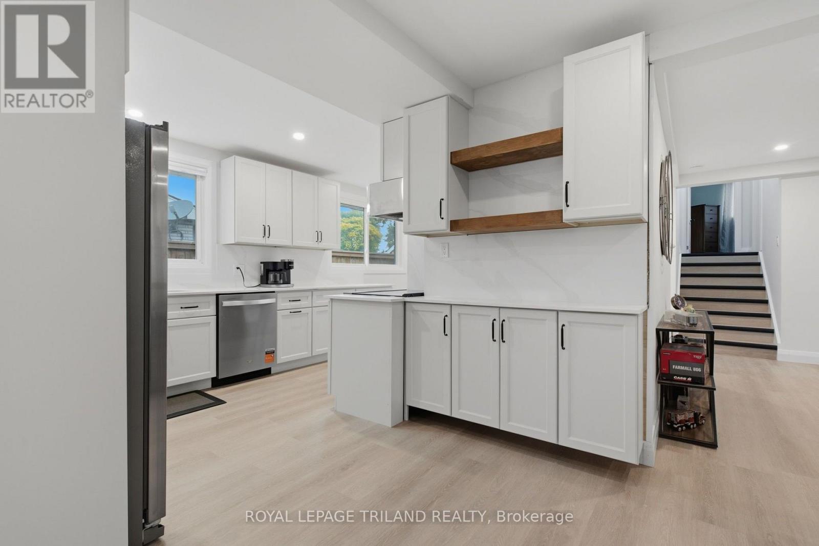 Upper - 27 Aldborough Avenue, St. Thomas, Ontario  N5R 4S8 - Photo 5 - X14097910
