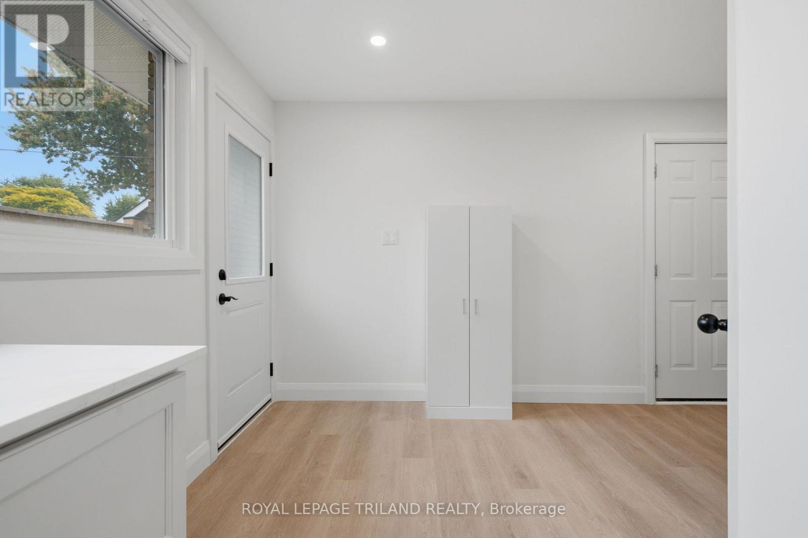 Upper - 27 Aldborough Avenue, St. Thomas, Ontario  N5R 4S8 - Photo 8 - X14097910
