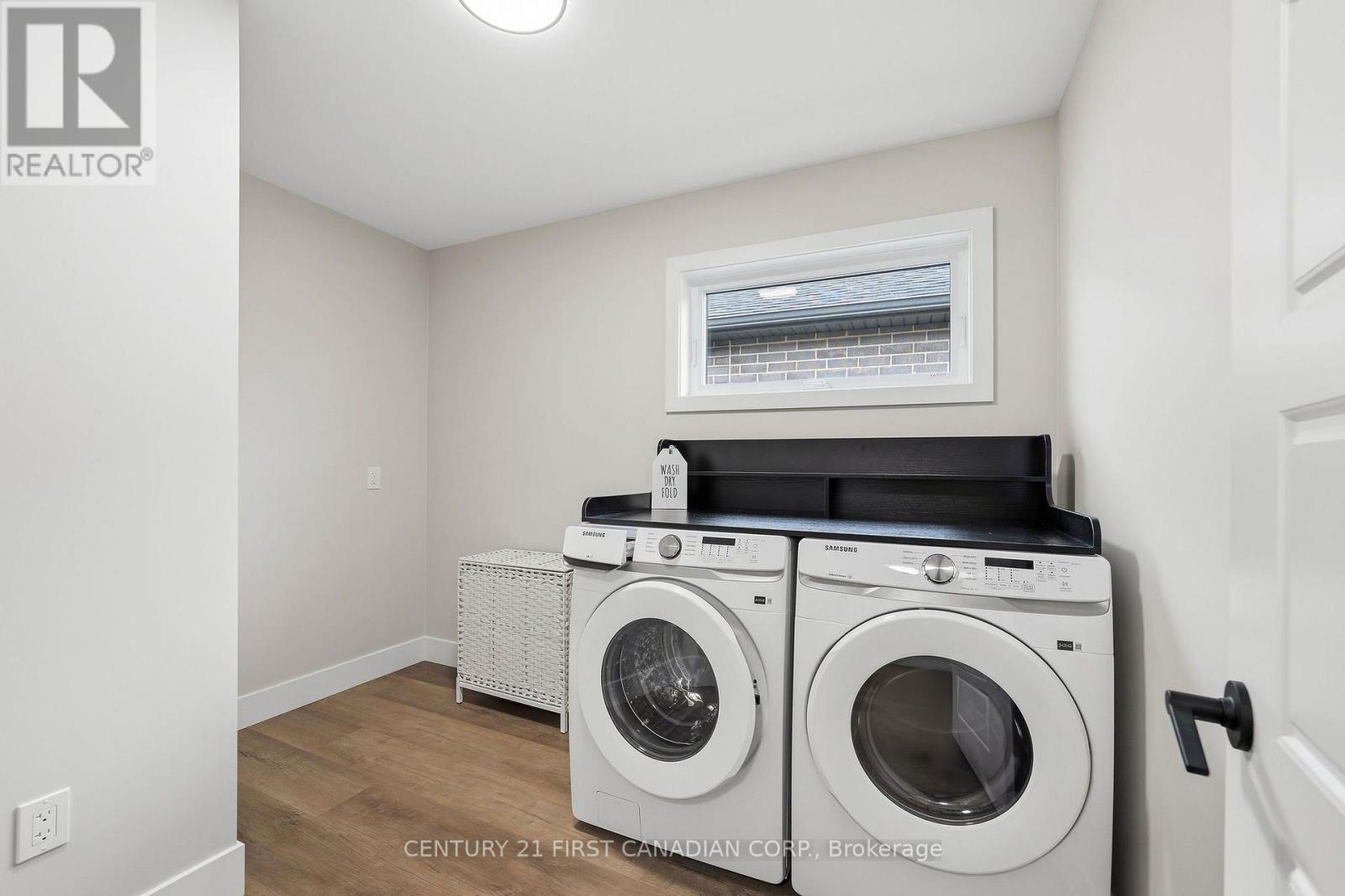 29 Sheldabren Street, North Middlesex, Ontario  N0M 1A0 - Photo 10 - X14098018