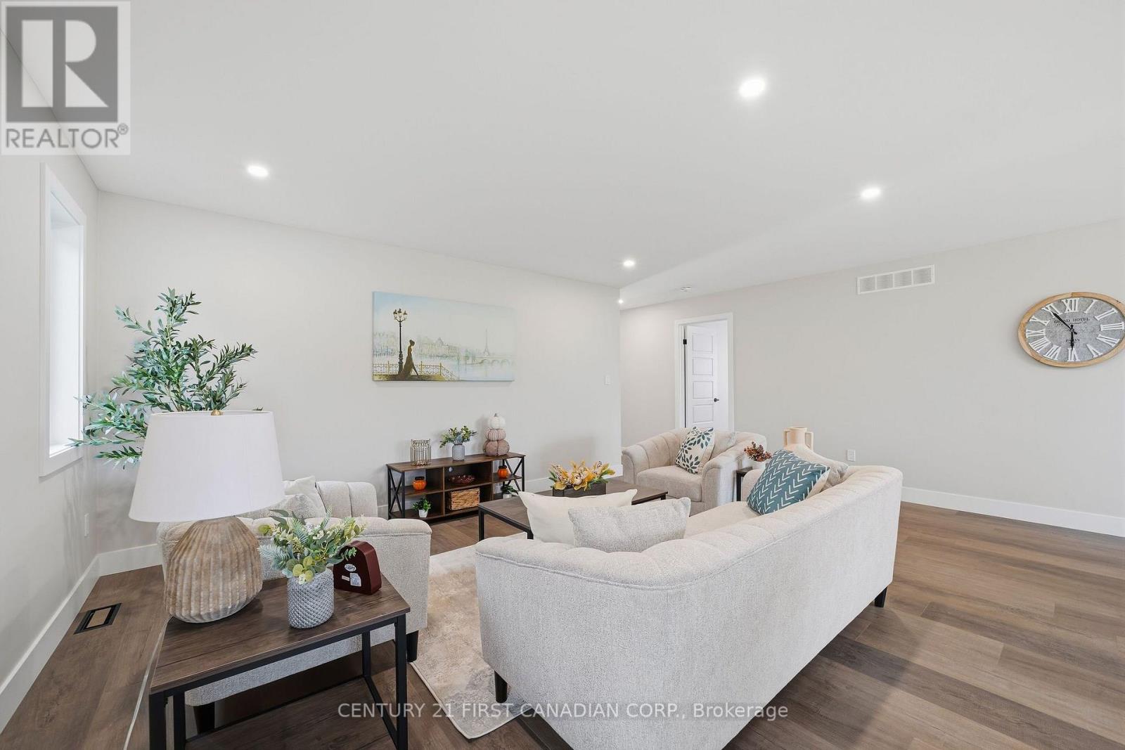 29 Sheldabren Street, North Middlesex, Ontario  N0M 1A0 - Photo 14 - X14098018