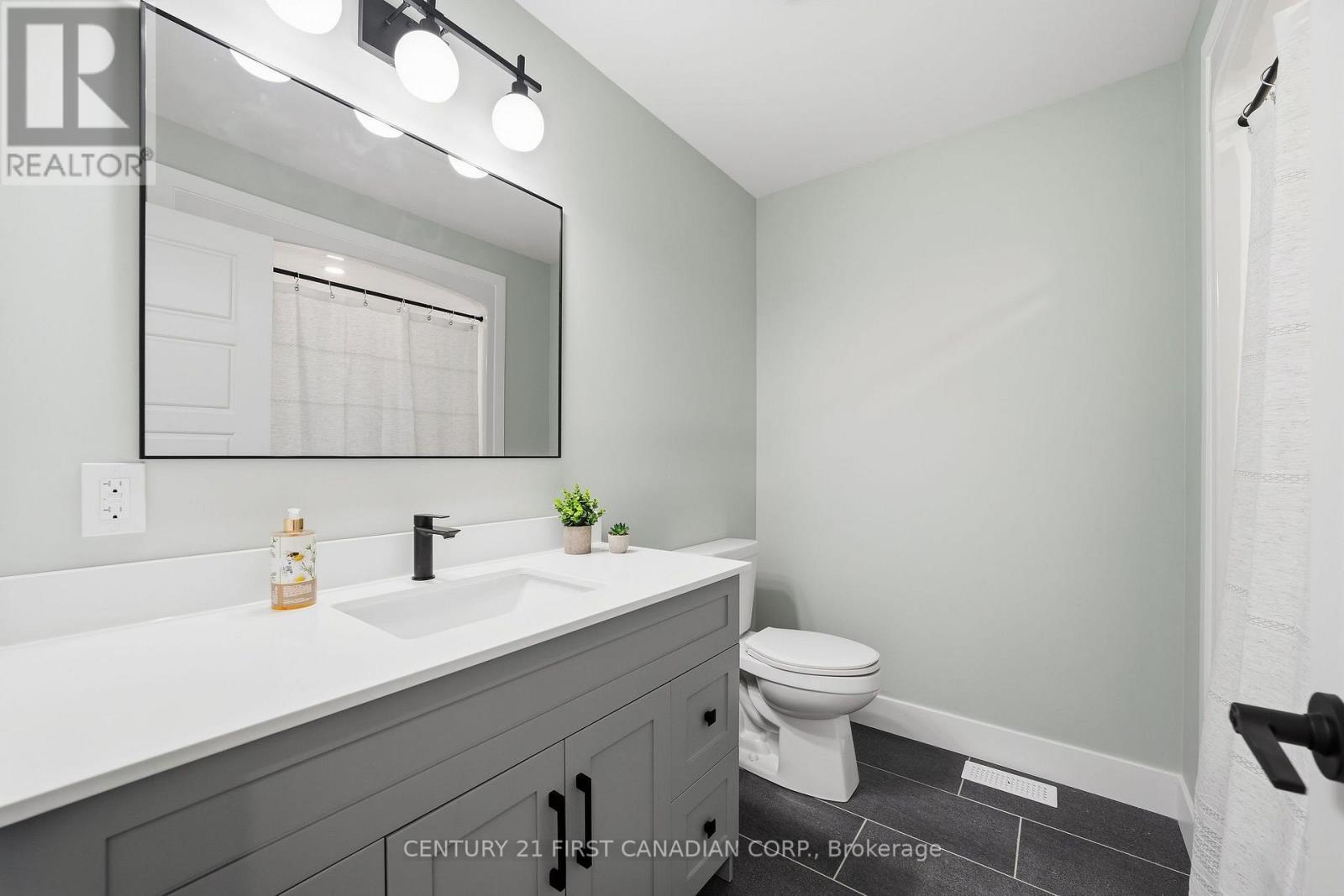 29 Sheldabren Street, North Middlesex, Ontario  N0M 1A0 - Photo 7 - X14098018