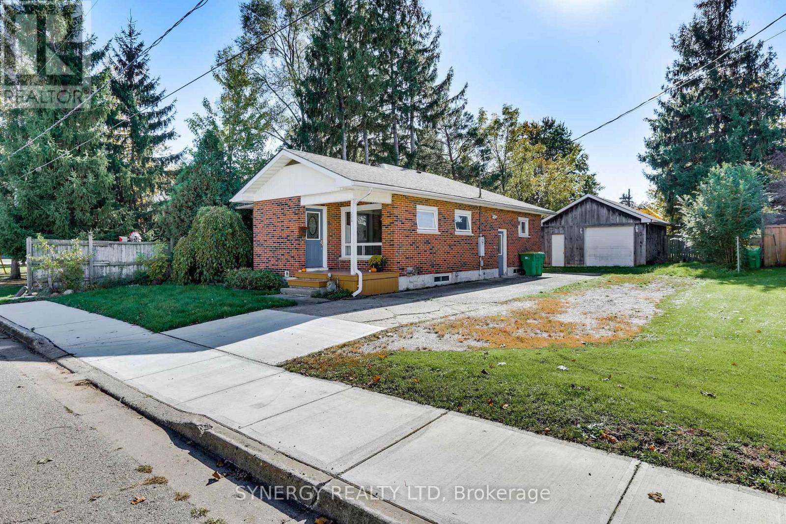 208 King Street, Southwest Middlesex, Ontario  N0L 1M0 - Photo 2 - X14098118