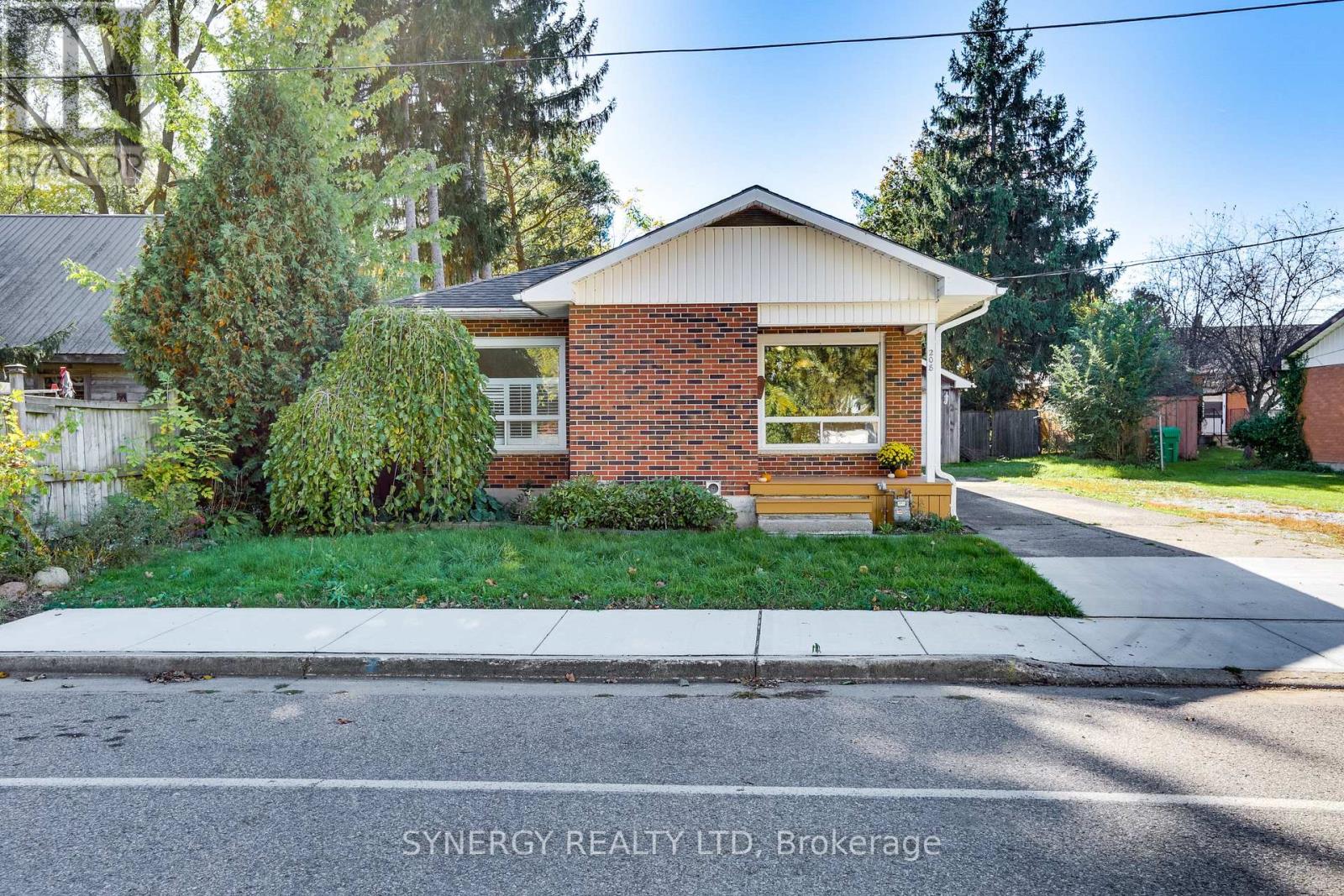 208 King Street, Southwest Middlesex, Ontario  N0L 1M0 - Photo 3 - X14098118