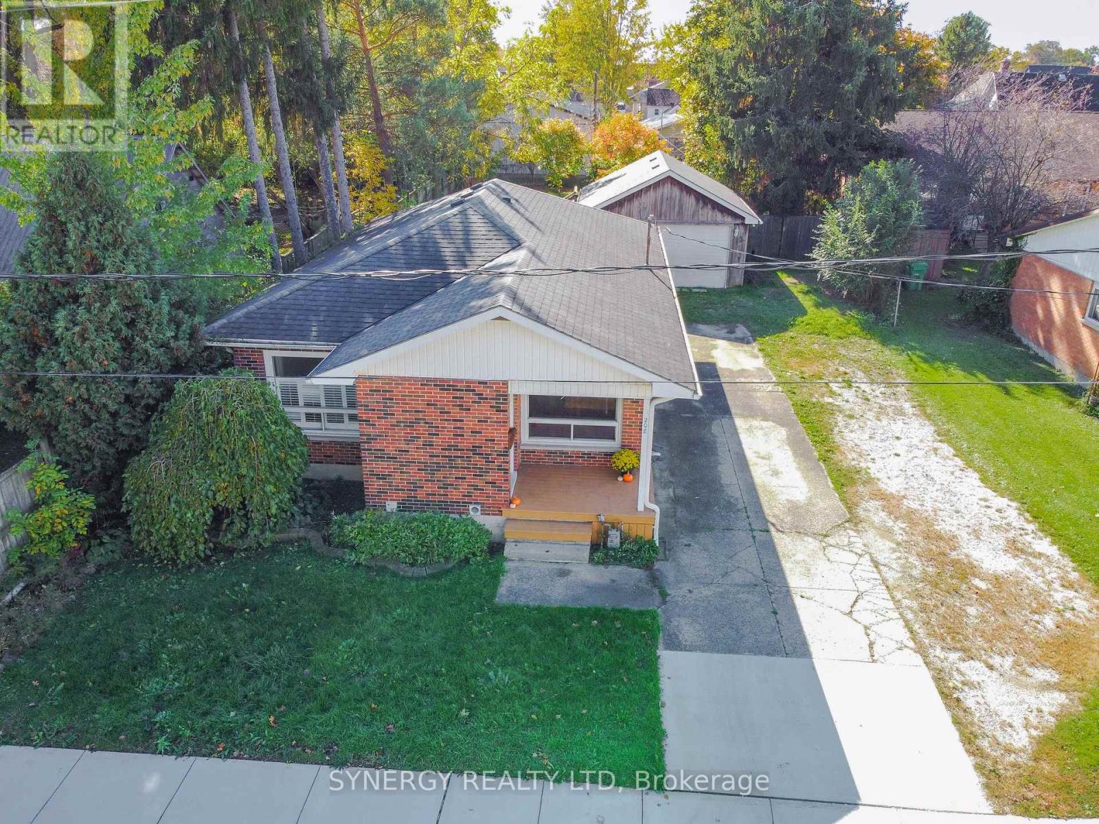 208 King Street, Southwest Middlesex, Ontario  N0L 1M0 - Photo 5 - X14098118