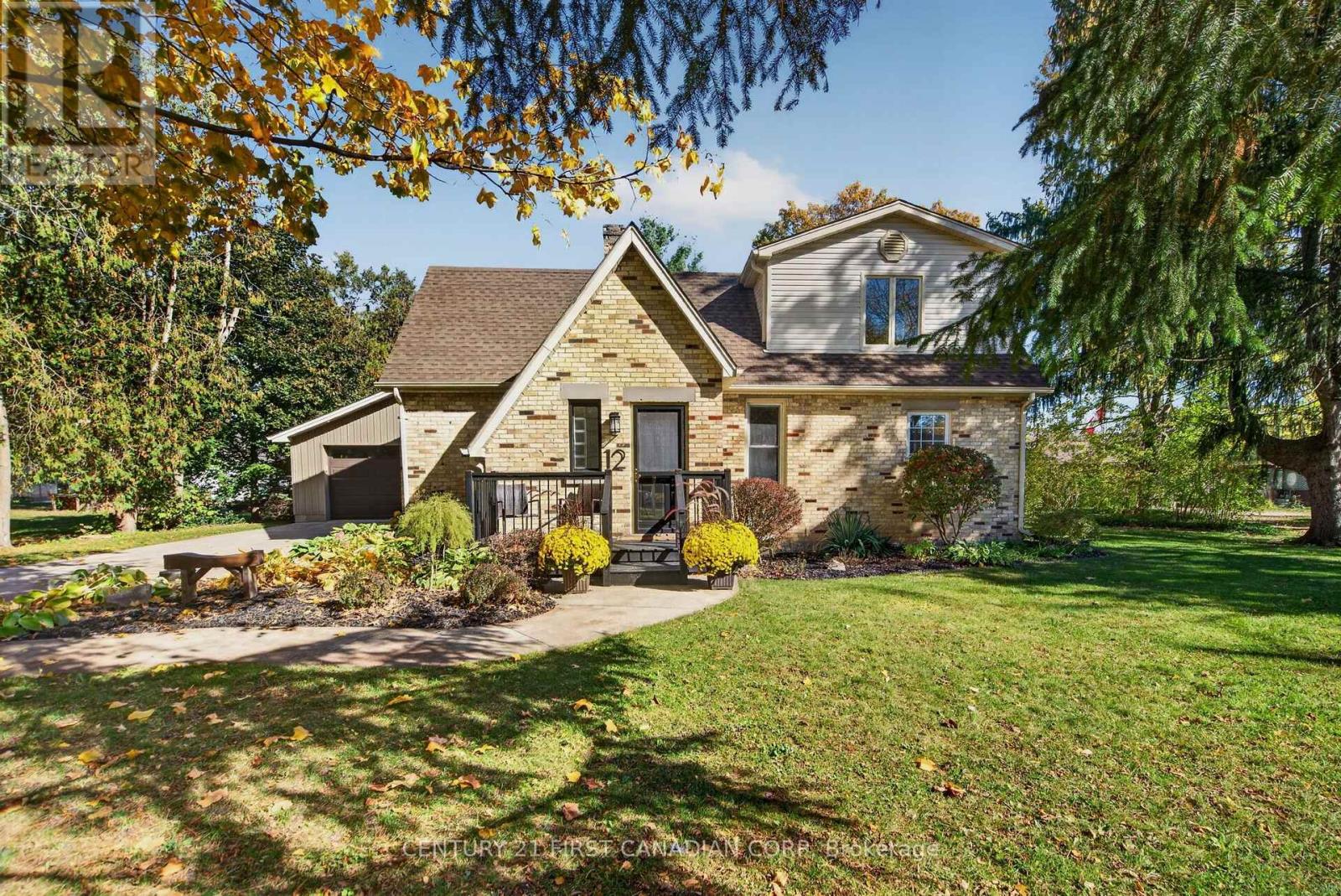 12 CHARLES STREET, Middlesex Centre, Ontario