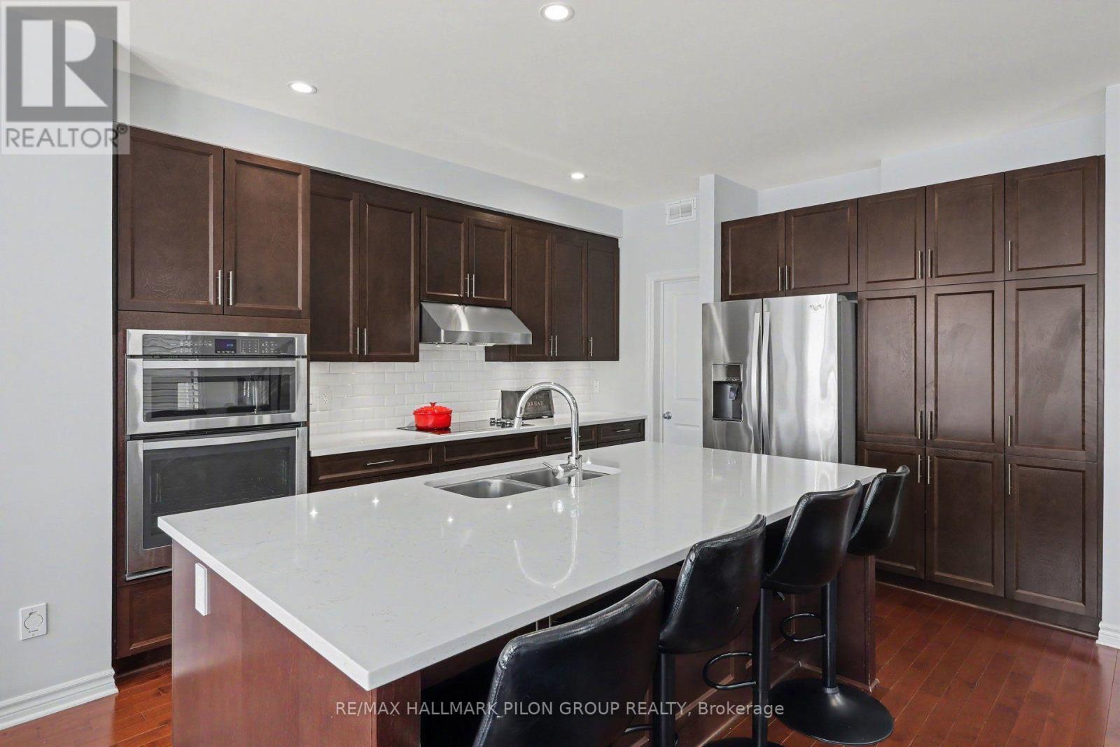 557 Silverbell Crescent, Ottawa, Ontario  K1T 0N9 - Photo 3 - X14098008