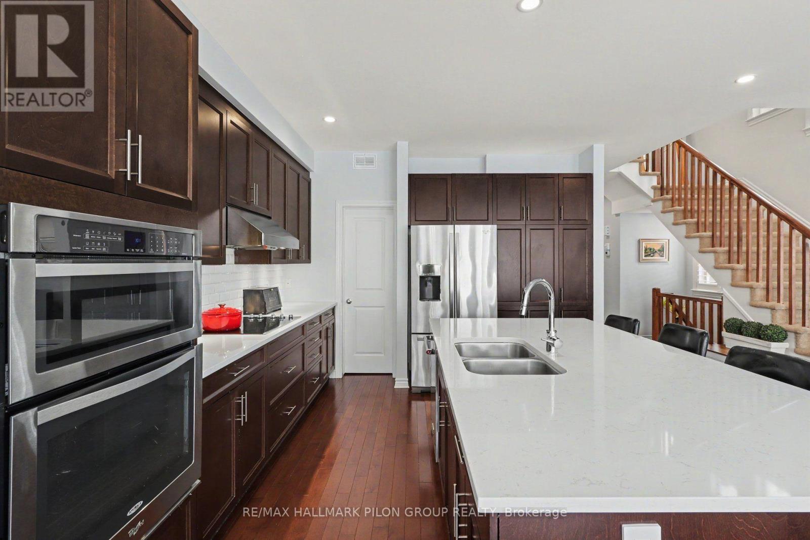 557 Silverbell Crescent, Ottawa, Ontario  K1T 0N9 - Photo 4 - X14098008