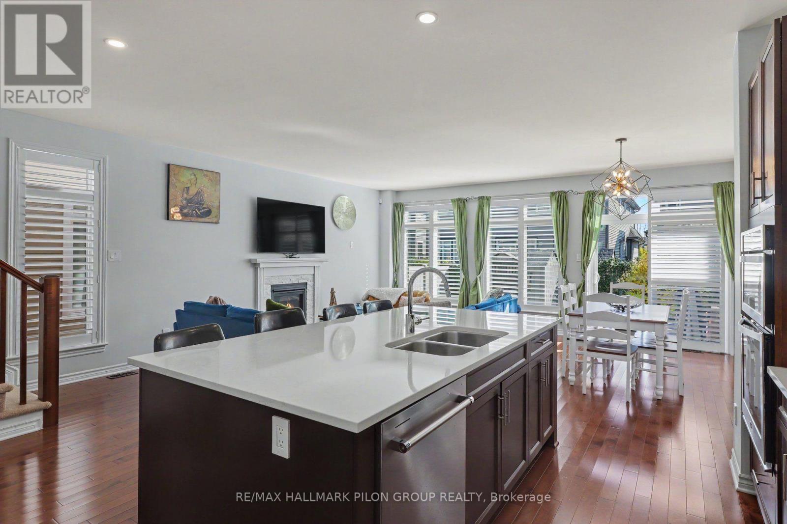 557 Silverbell Crescent, Ottawa, Ontario  K1T 0N9 - Photo 5 - X14098008