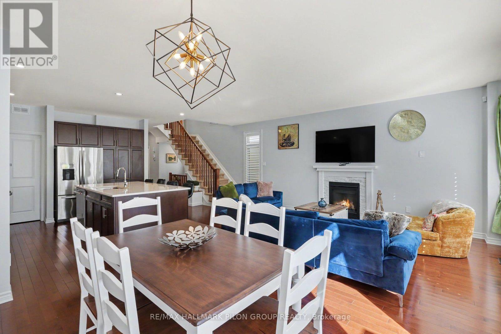 557 Silverbell Crescent, Ottawa, Ontario  K1T 0N9 - Photo 6 - X14098008