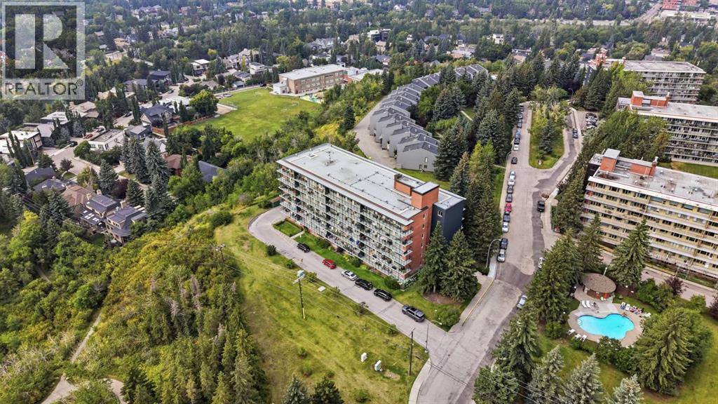 203/204, 3339 Rideau Place SW