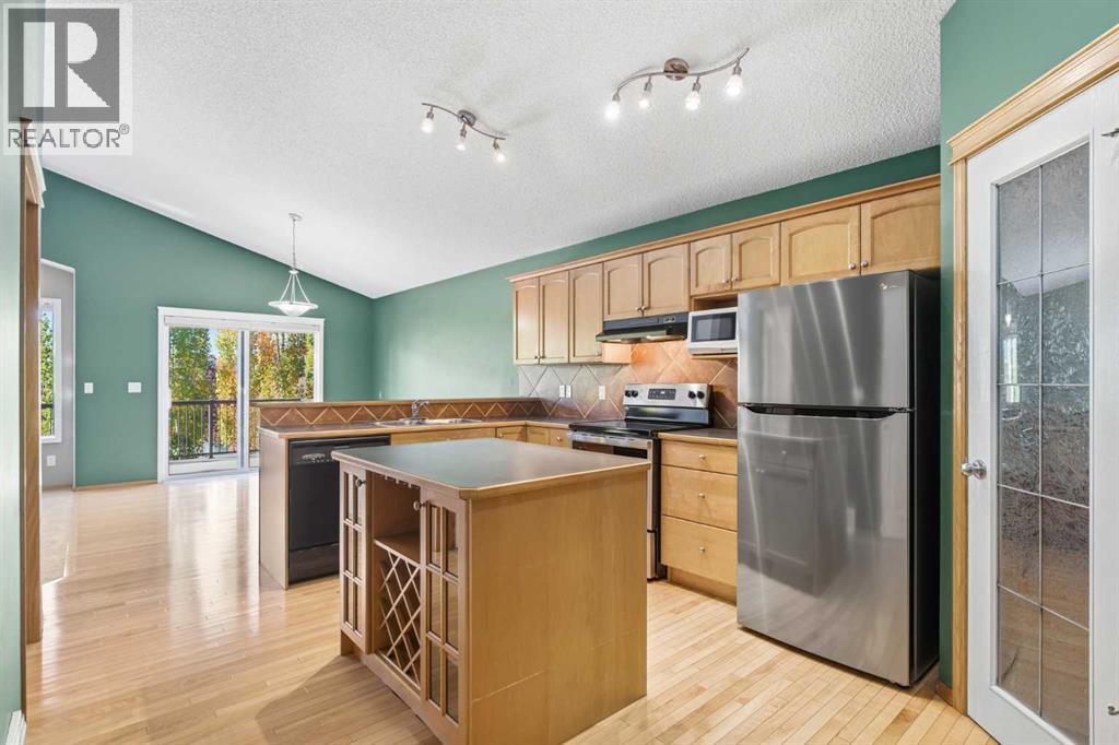 7 Royal Birch Green NW, Calgary, Alberta  T3G 5L5 - Photo 3 - A2350119