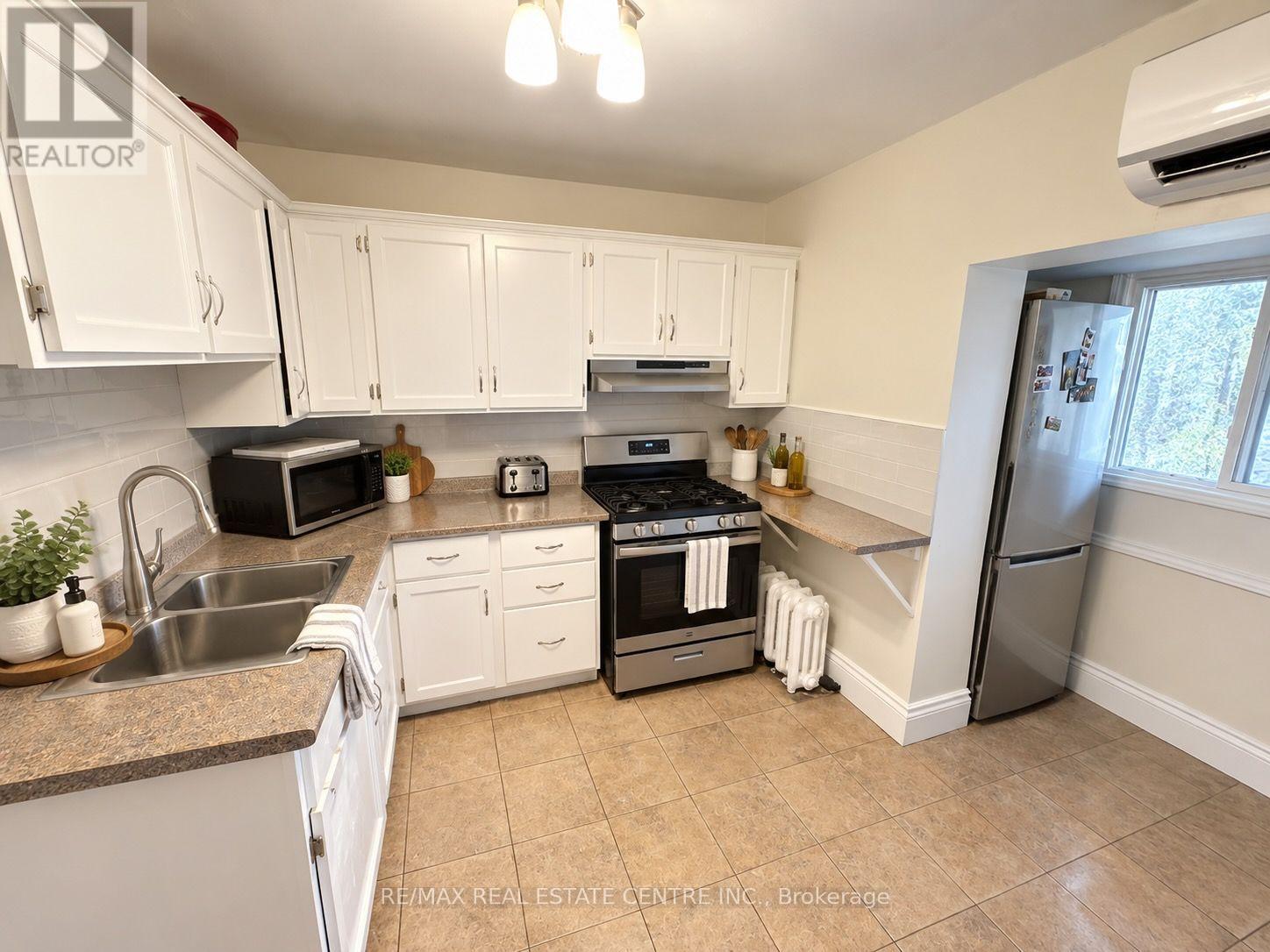 200 Roxton Road, Toronto (Trinity-Bellwoods), Ontario  M6J 2Y5 - Photo 3 - C14098084
