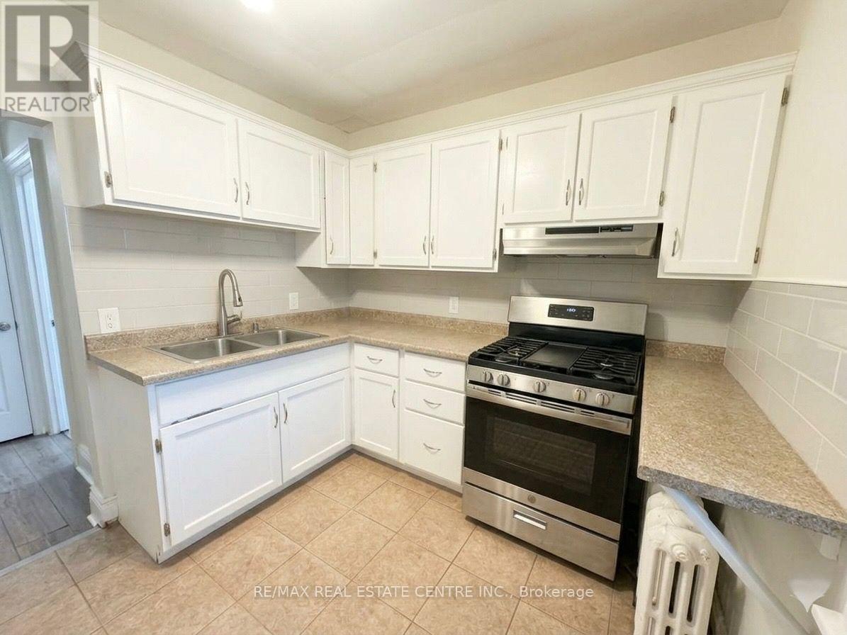 200 Roxton Road, Toronto (Trinity-Bellwoods), Ontario  M6J 2Y5 - Photo 4 - C14098084