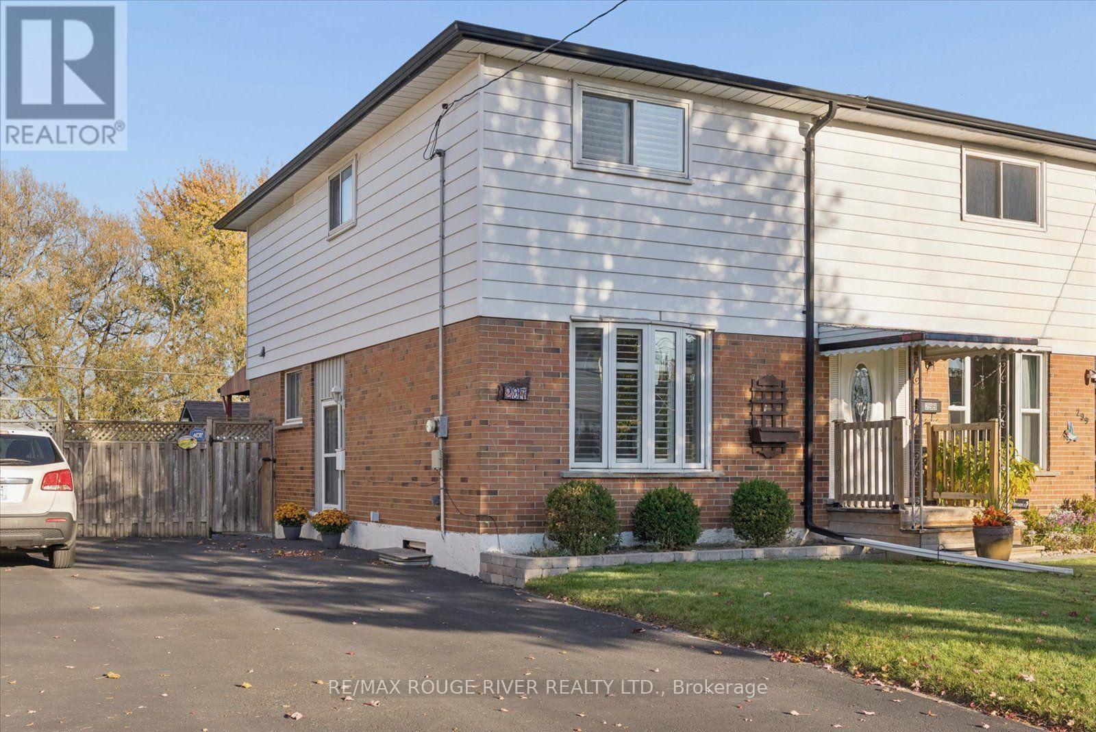 297 Durham Court, Oshawa, Ontario  L1J 5R5 - Photo 2 - E14097856
