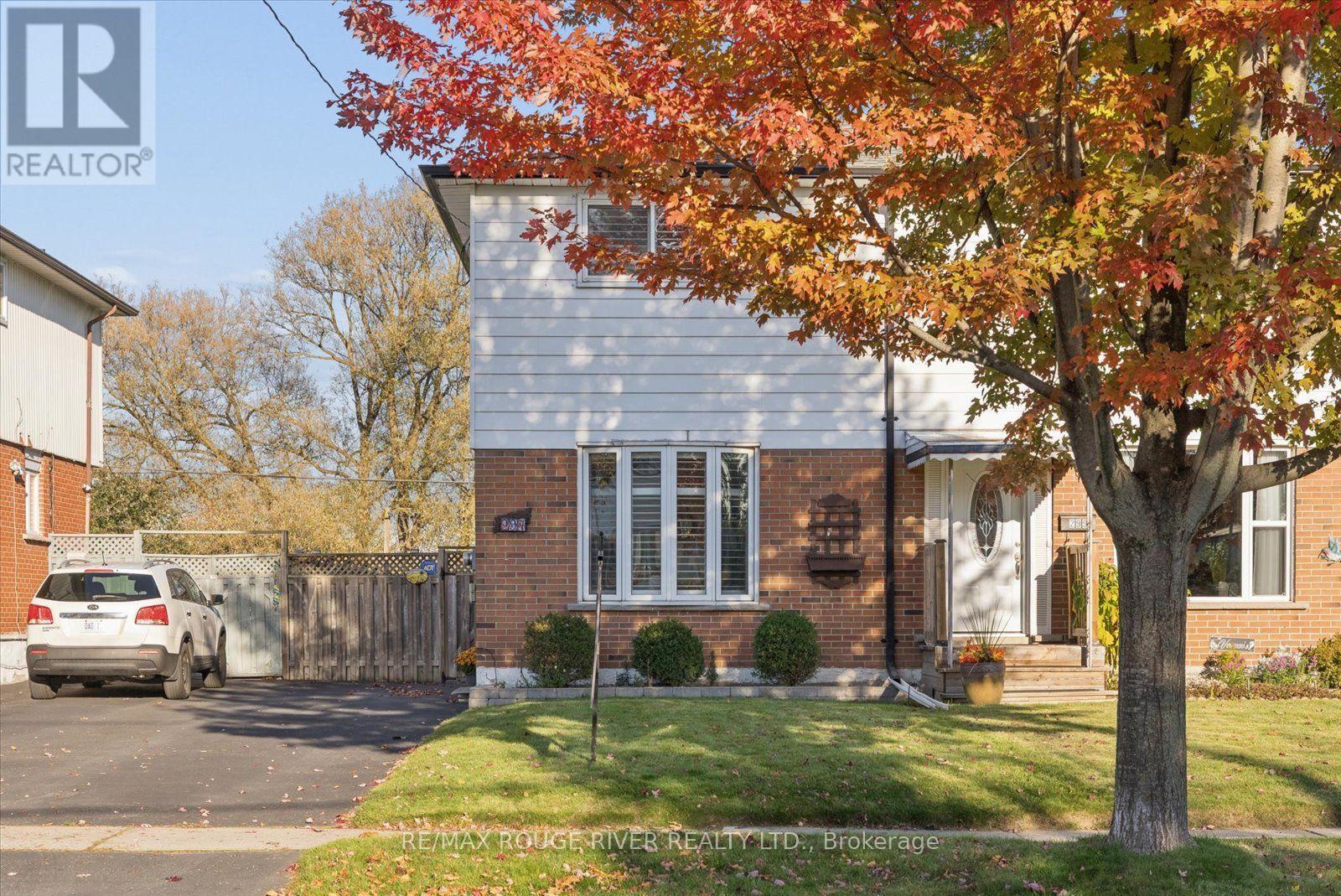 297 Durham Court, Oshawa, Ontario  L1J 5R5 - Photo 3 - E14097856