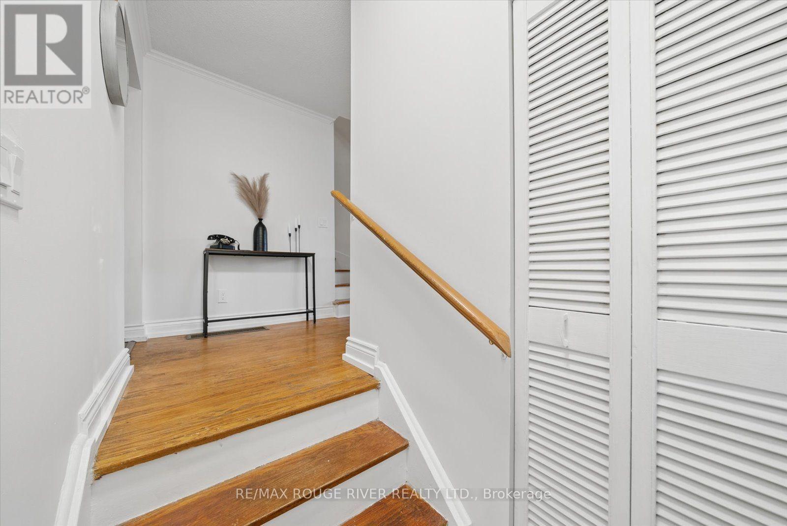 297 Durham Court, Oshawa, Ontario  L1J 5R5 - Photo 6 - E14097856