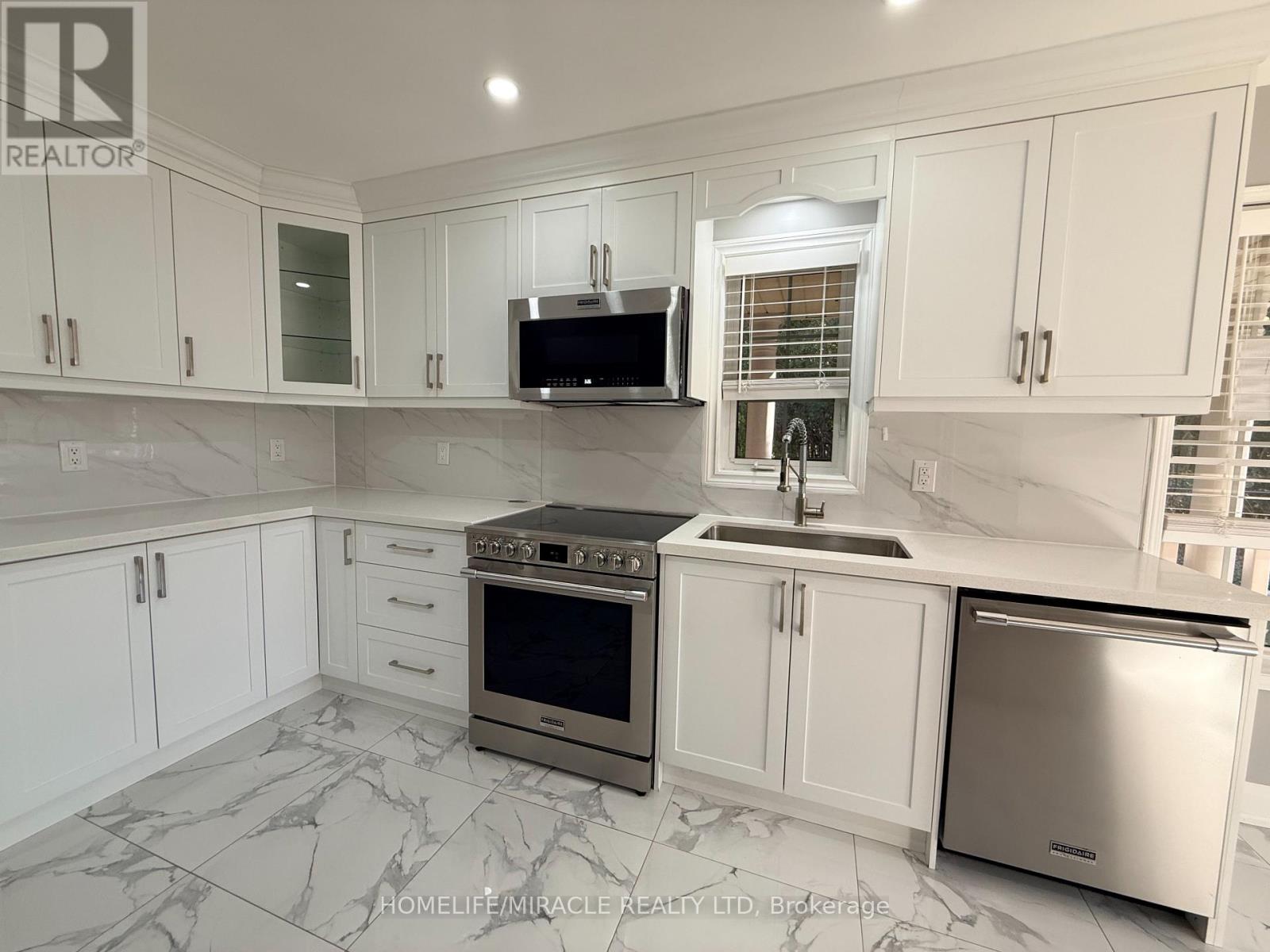 161 Cathedral Drive, Whitby, Ontario  L1R 0J5 - Photo 11 - E14098128