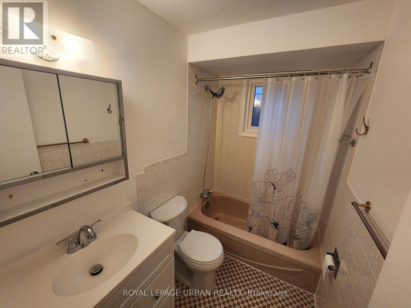 32 Virginia Avenue, Toronto, Ontario  M4C 2S7 - Photo 11 - E14098142
