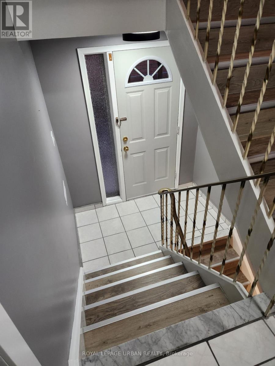 32 Virginia Avenue, Toronto, Ontario  M4C 2S7 - Photo 12 - E14098142