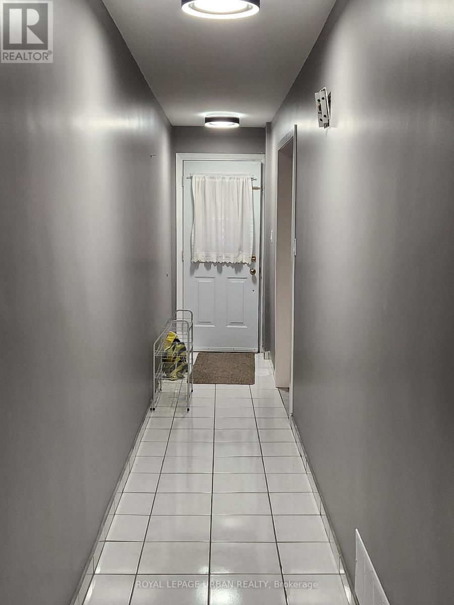 32 Virginia Avenue, Toronto, Ontario  M4C 2S7 - Photo 14 - E14098142