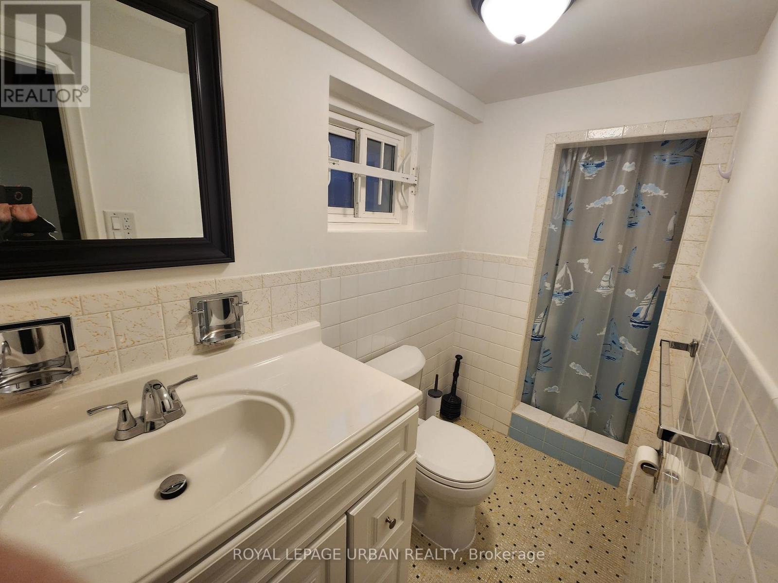 32 Virginia Avenue, Toronto, Ontario  M4C 2S7 - Photo 15 - E14098142
