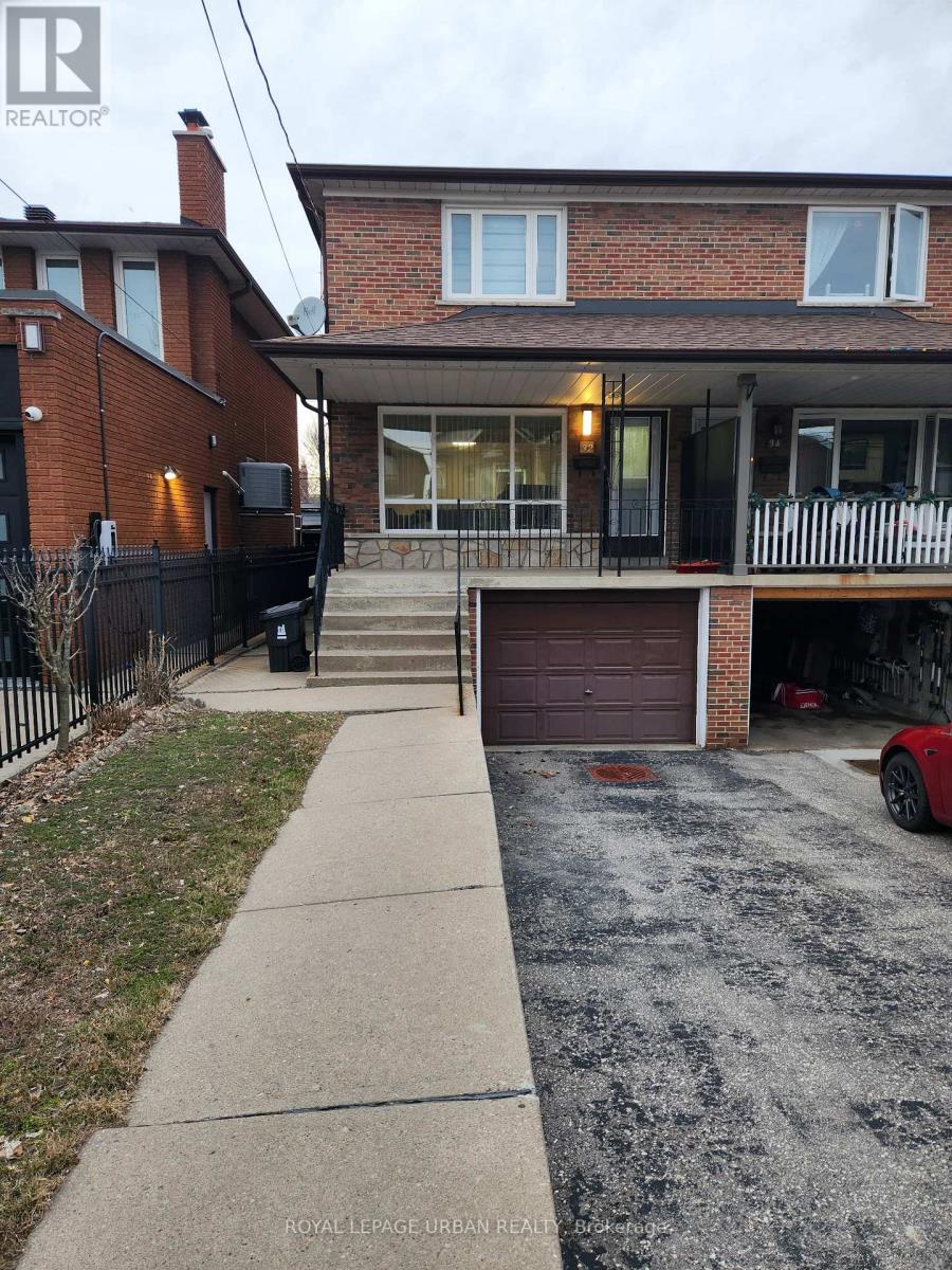 32 Virginia Avenue, Toronto, Ontario  M4C 2S7 - Photo 2 - E14098142