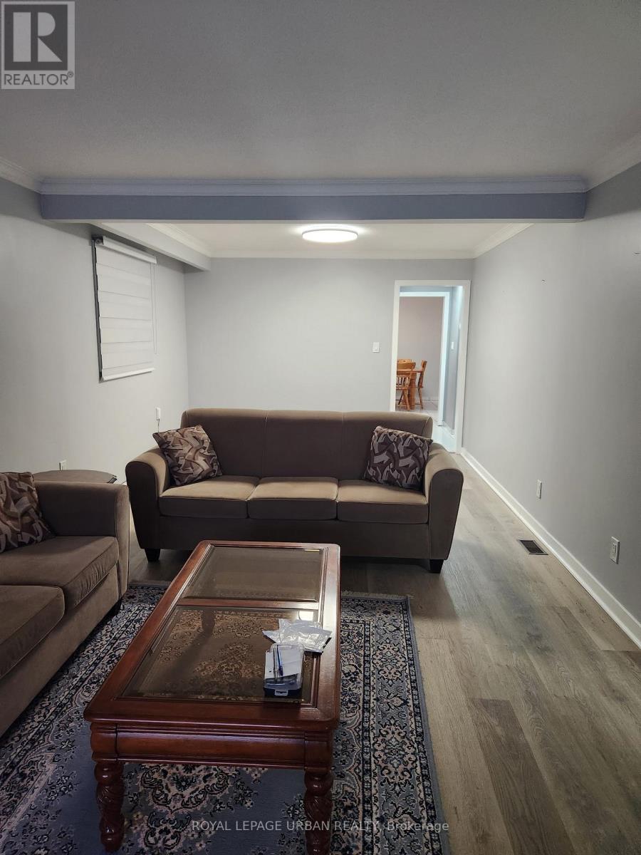32 Virginia Avenue, Toronto, Ontario  M4C 2S7 - Photo 4 - E14098142