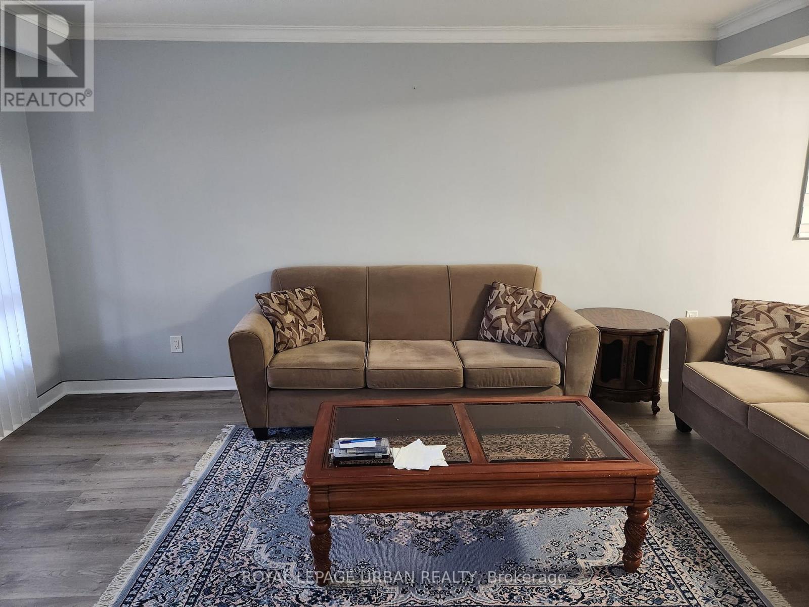 32 Virginia Avenue, Toronto, Ontario  M4C 2S7 - Photo 5 - E14098142
