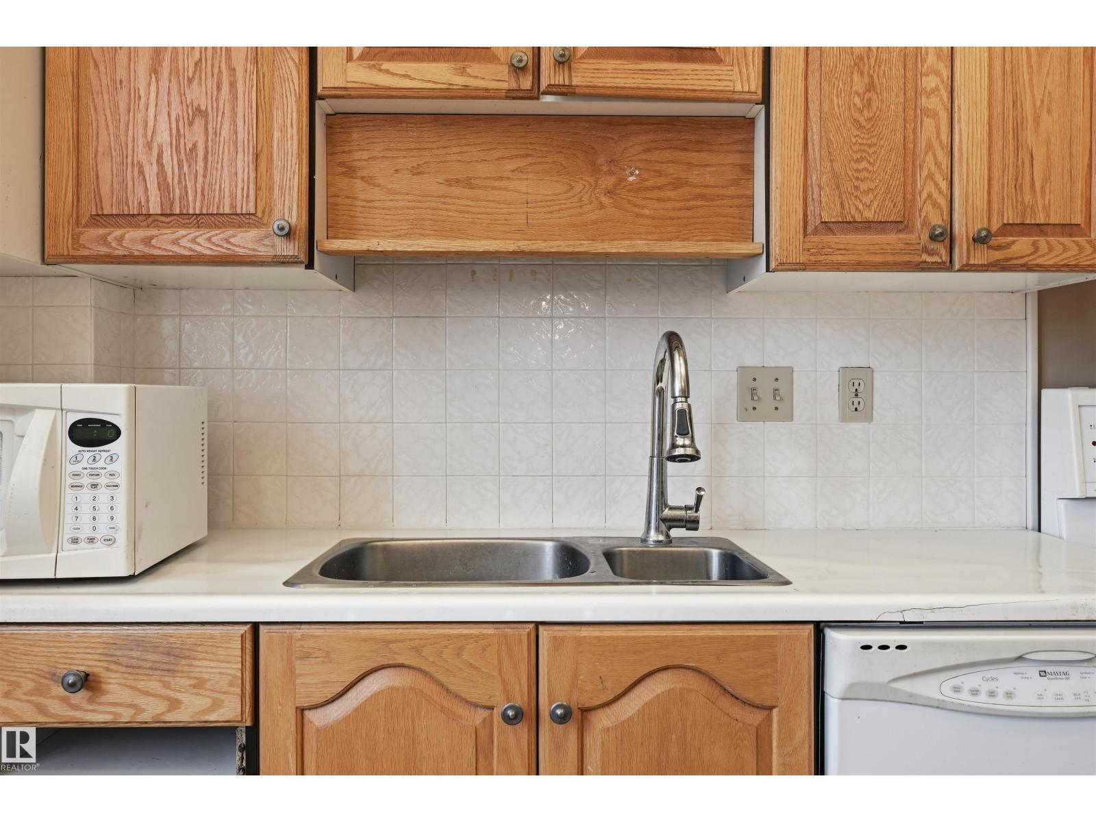 #407 10045 118 ST NW