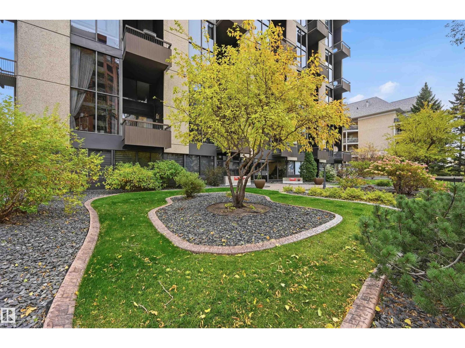 #407 10045 118 ST NW