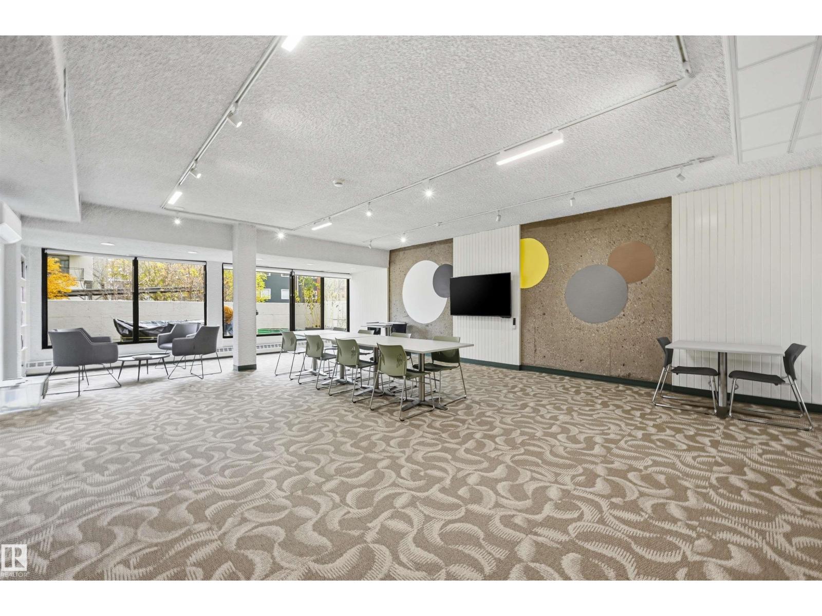 #407 10045 118 ST NW
