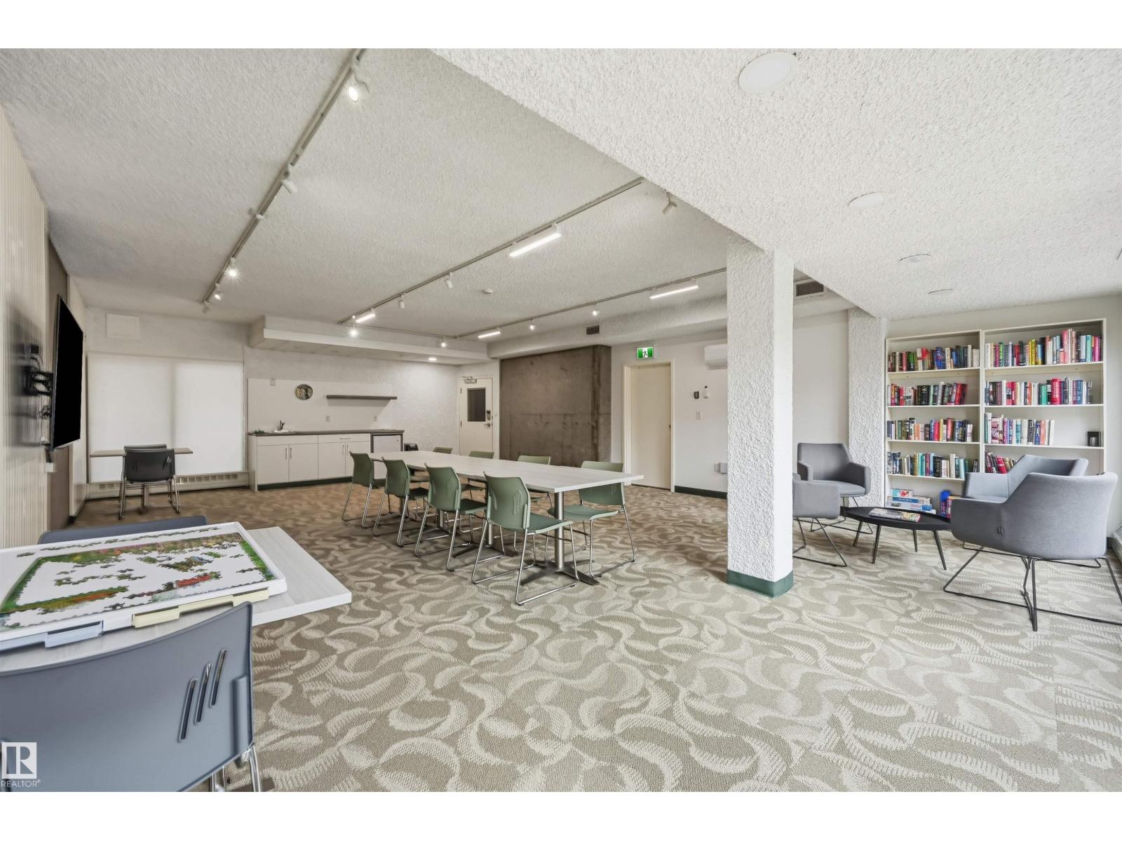 #407 10045 118 ST NW