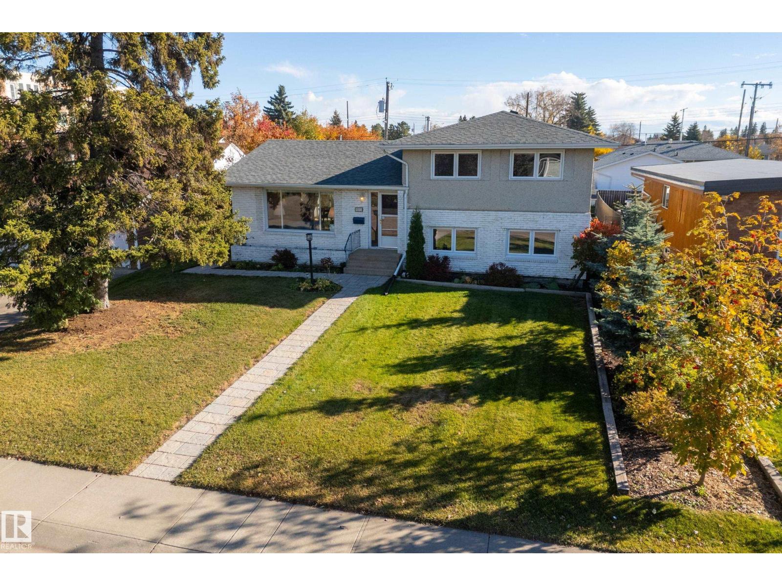 9011 157 ST NW