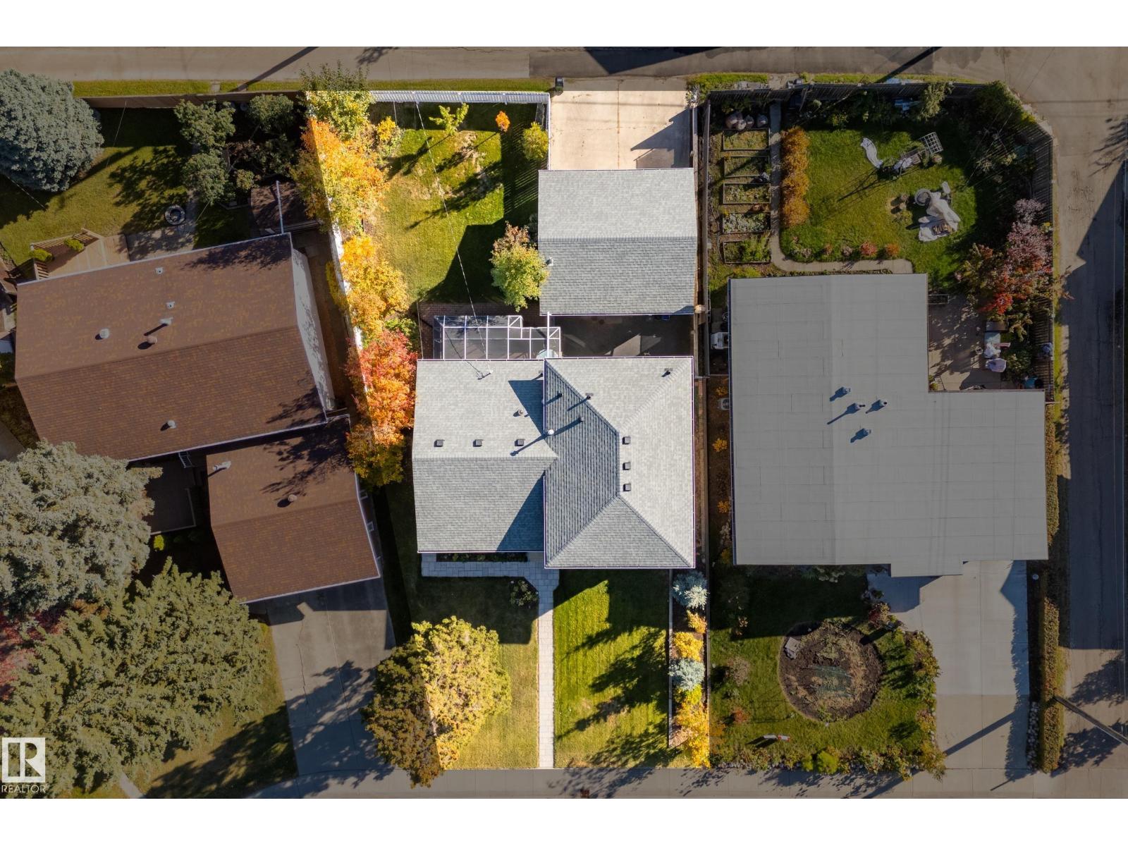9011 157 ST NW
