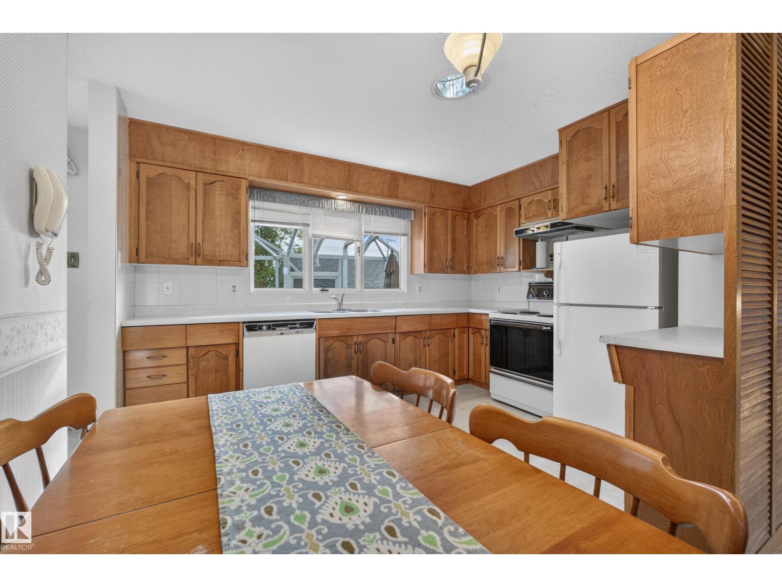 9011 157 ST NW