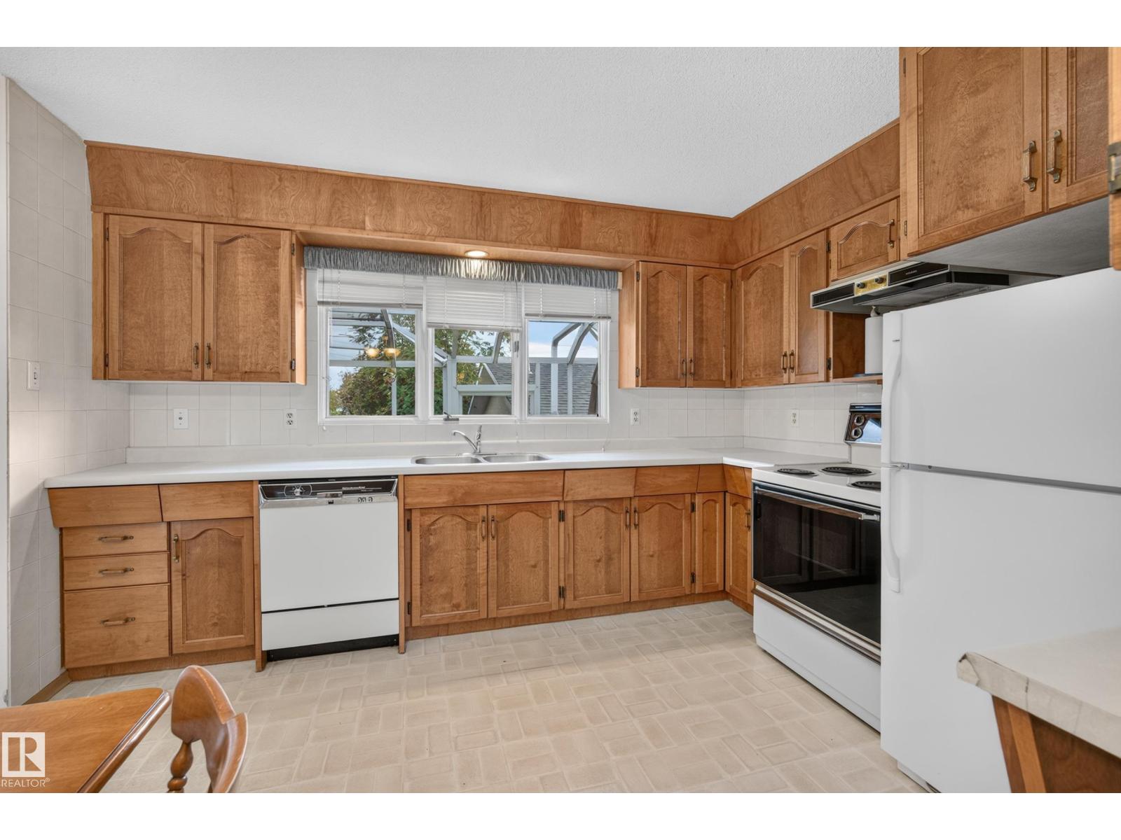 9011 157 ST NW