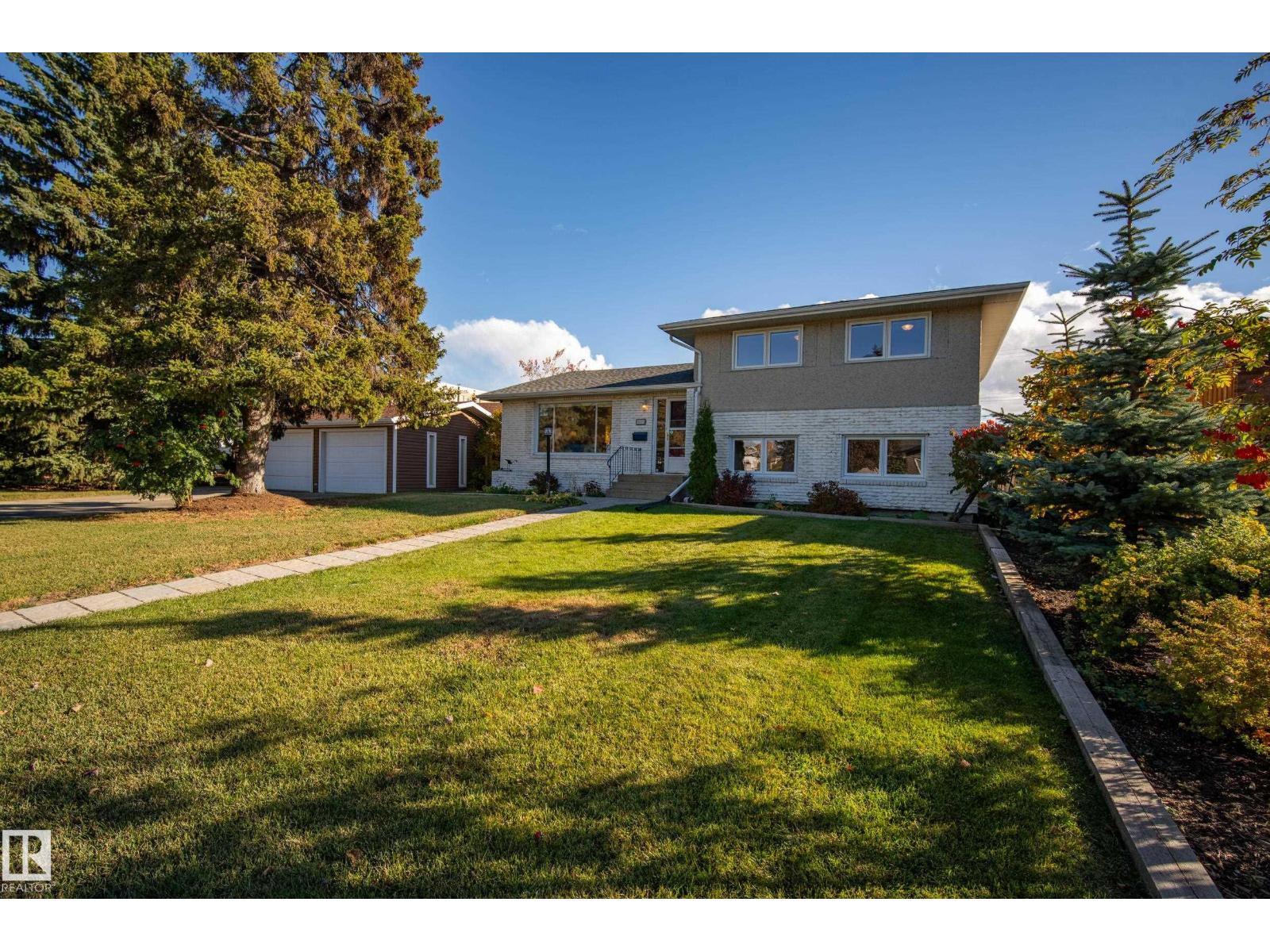 9011 157 ST NW