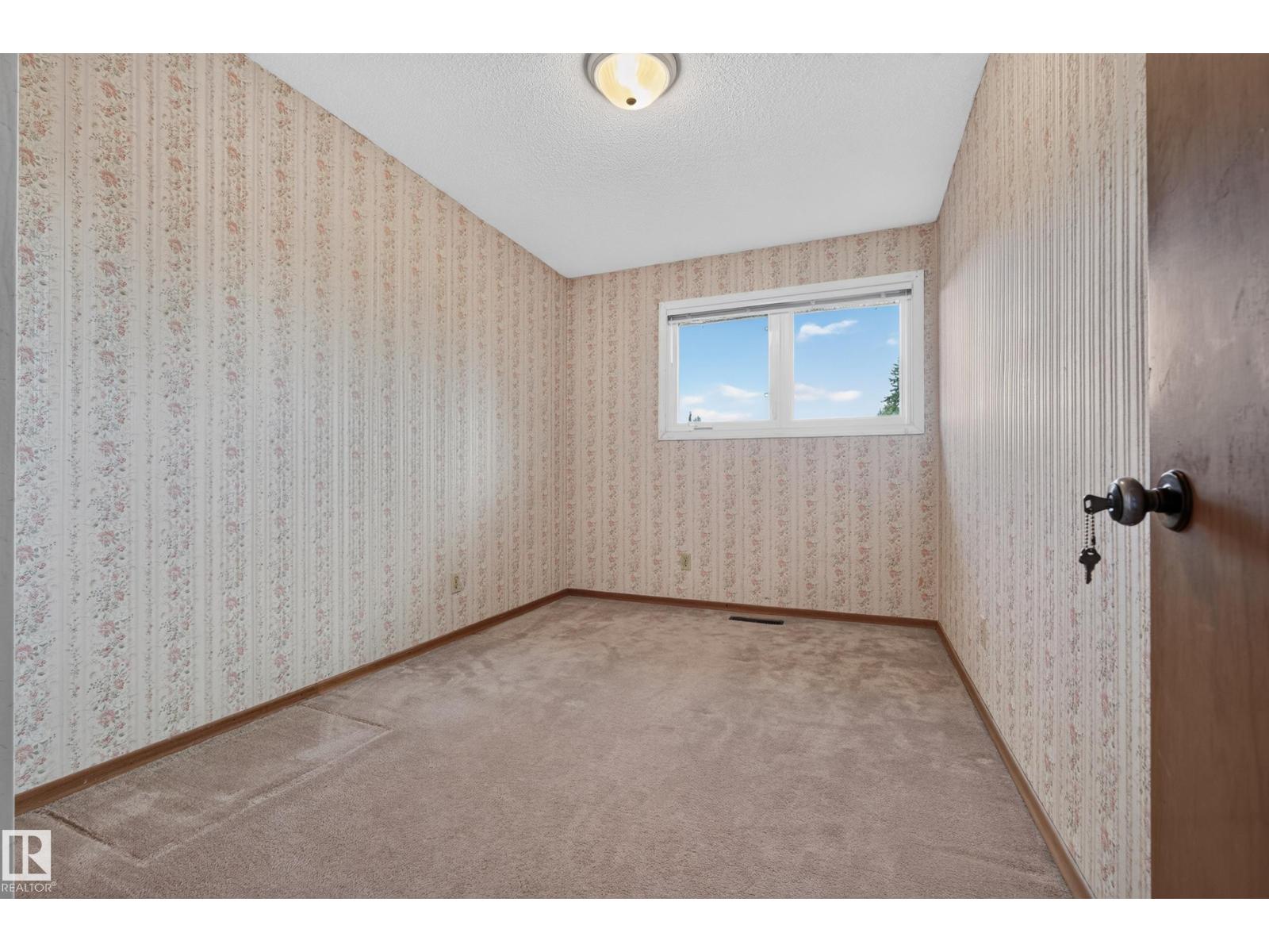9011 157 ST NW