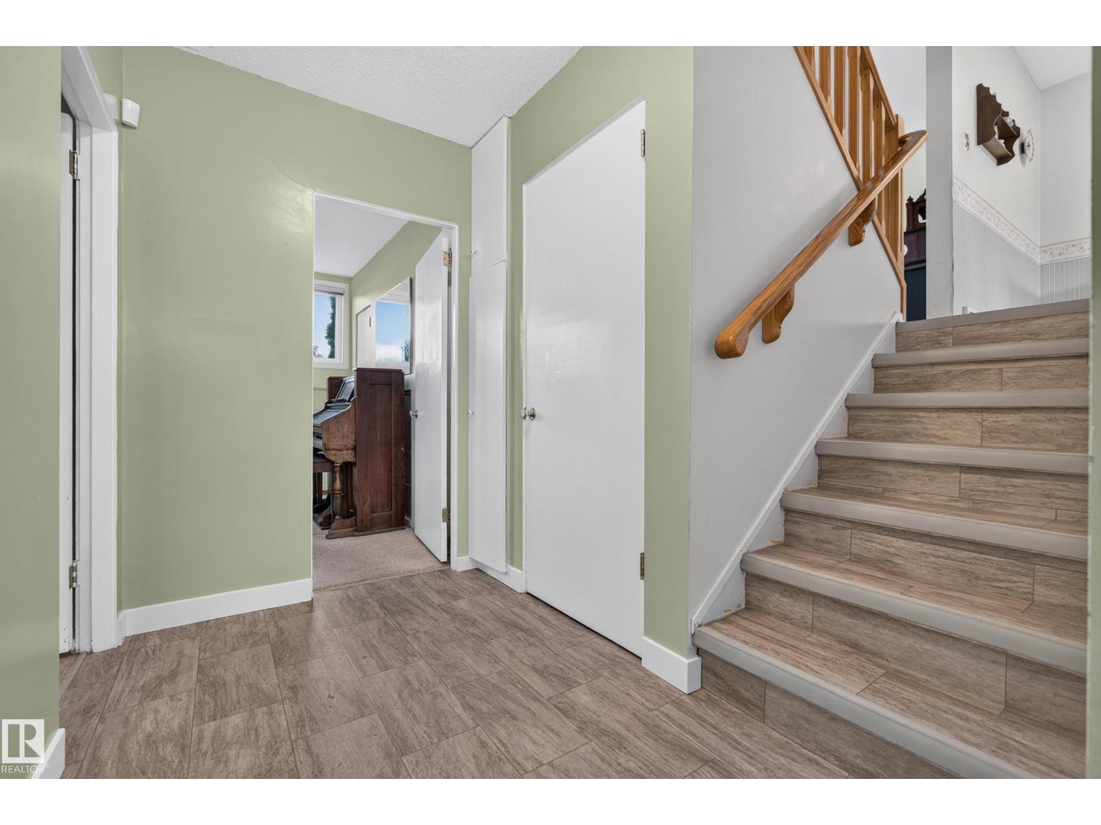 9011 157 ST NW