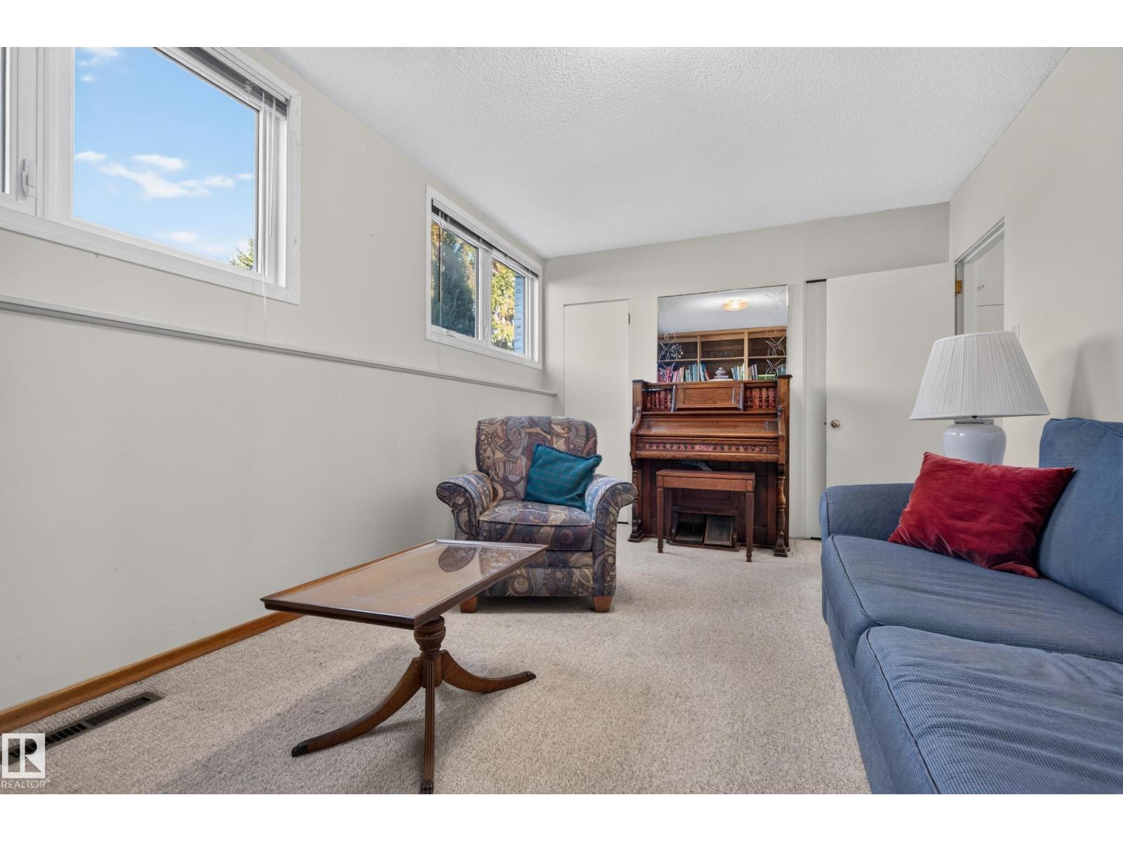 9011 157 ST NW