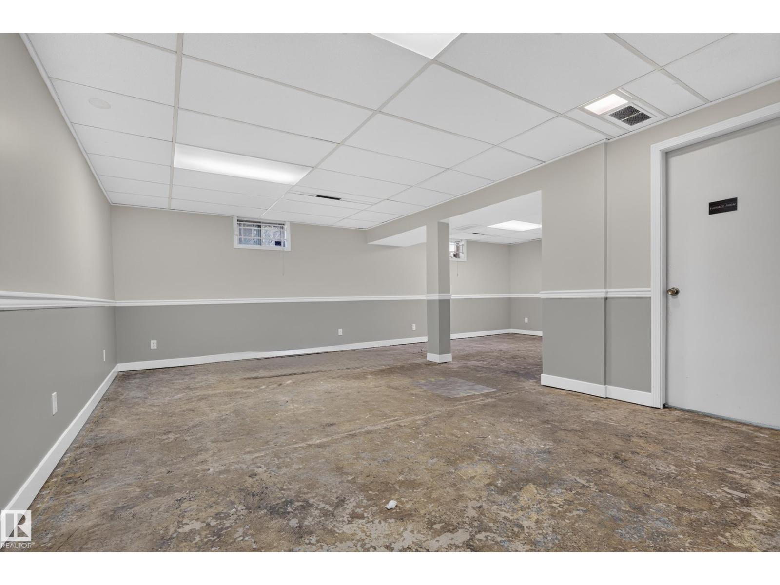 9011 157 ST NW
