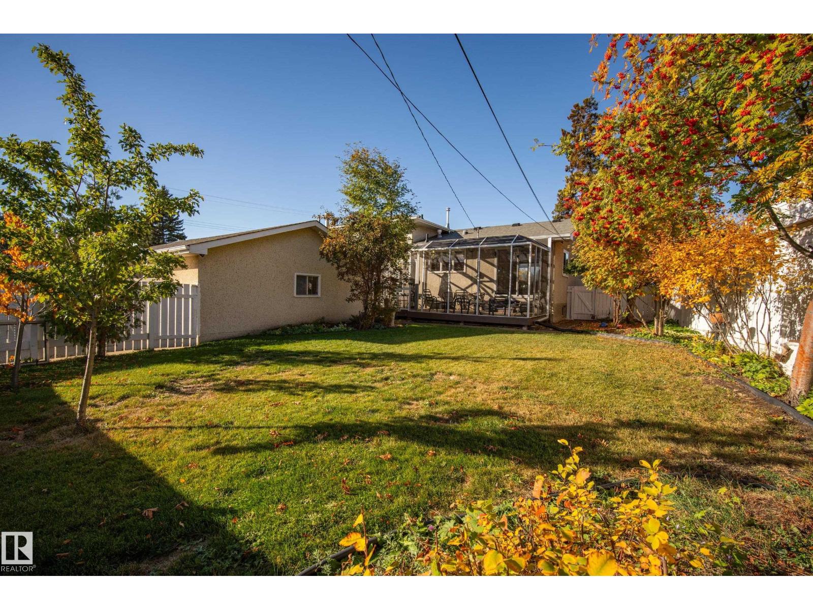 9011 157 ST NW
