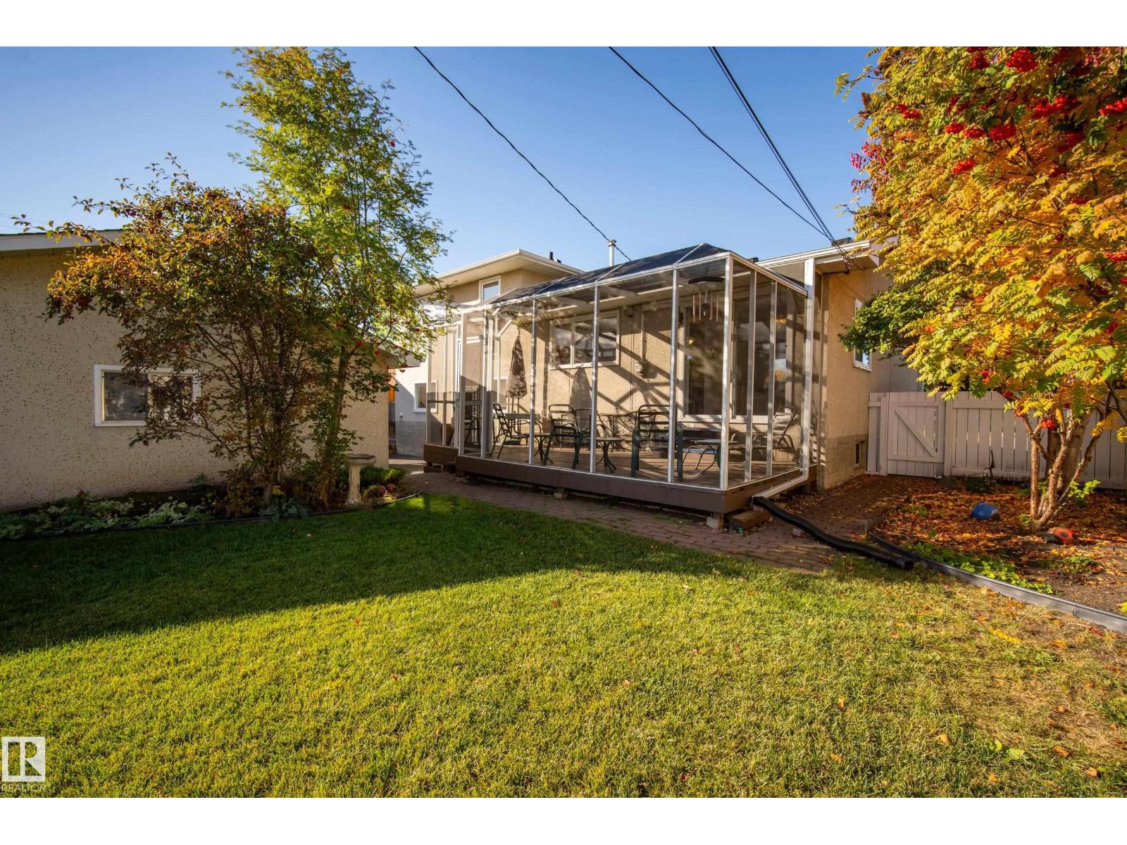 9011 157 ST NW