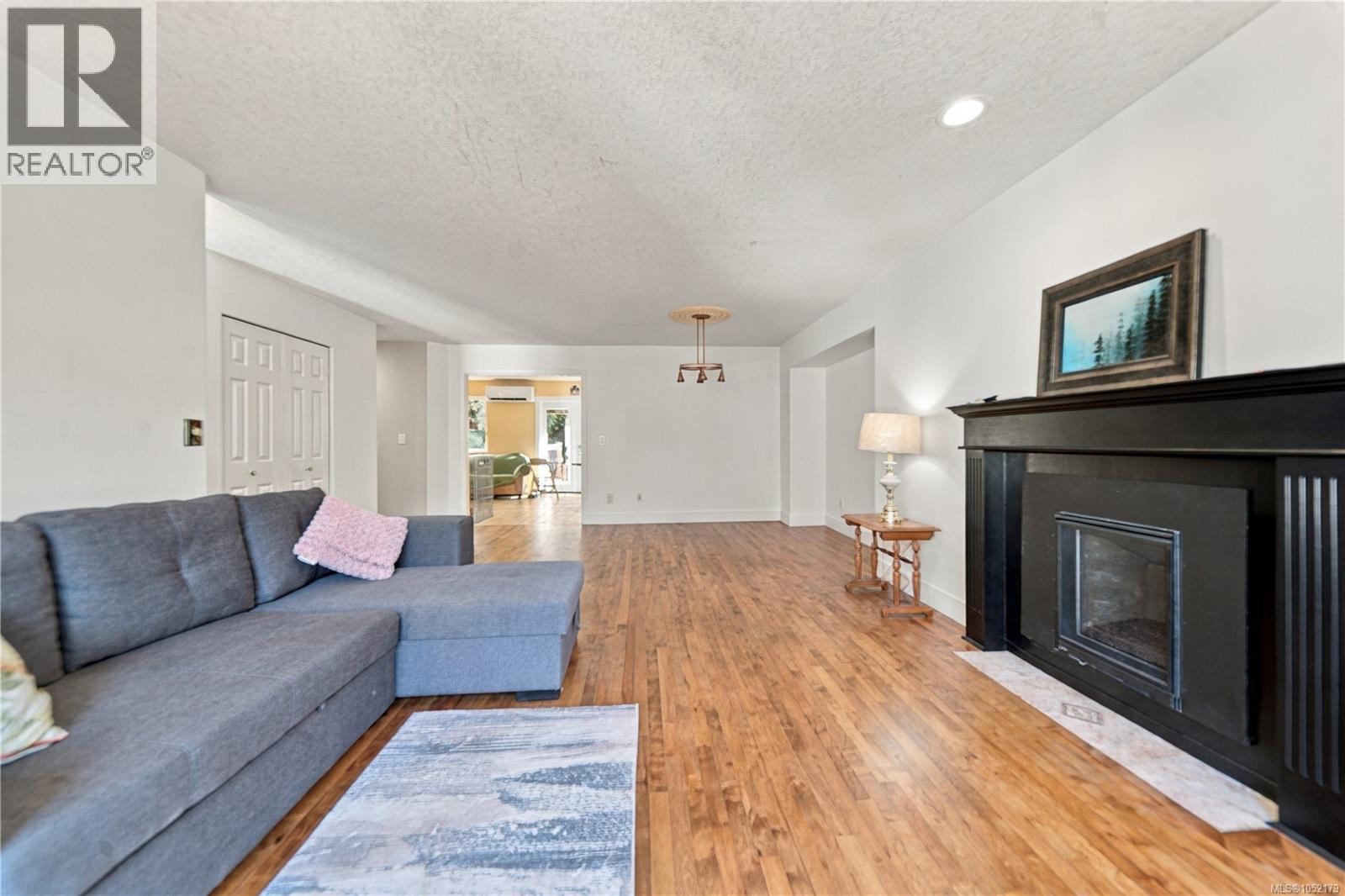 832 Parkside Way