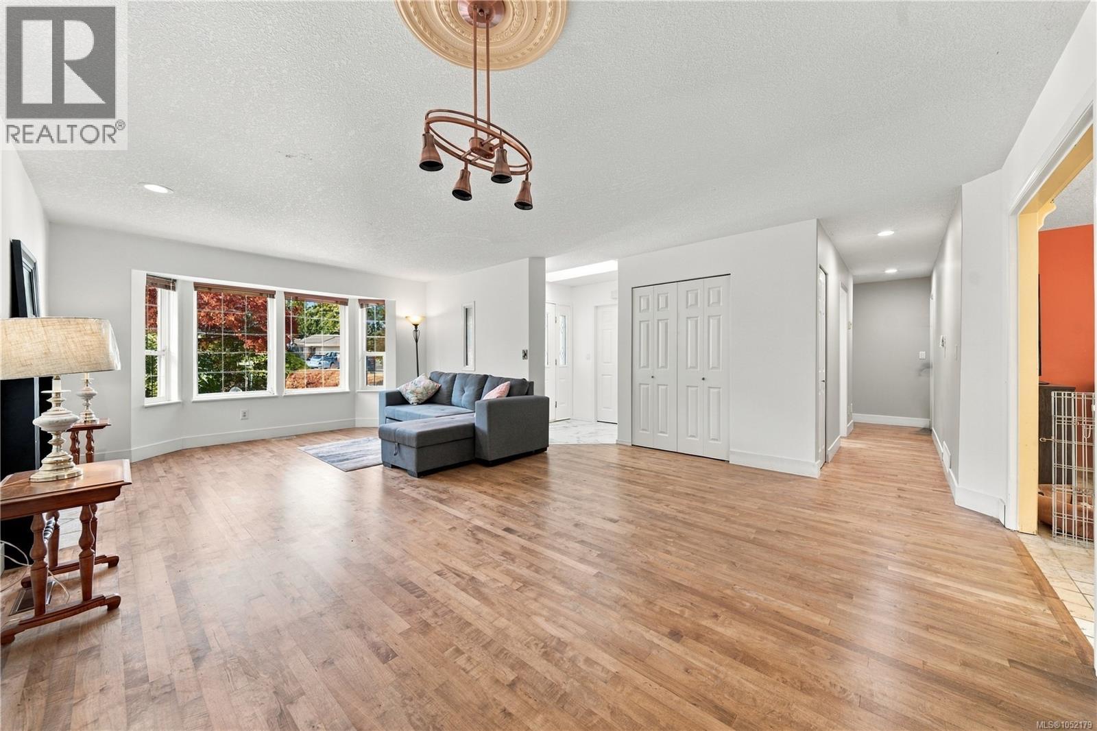 832 Parkside Way